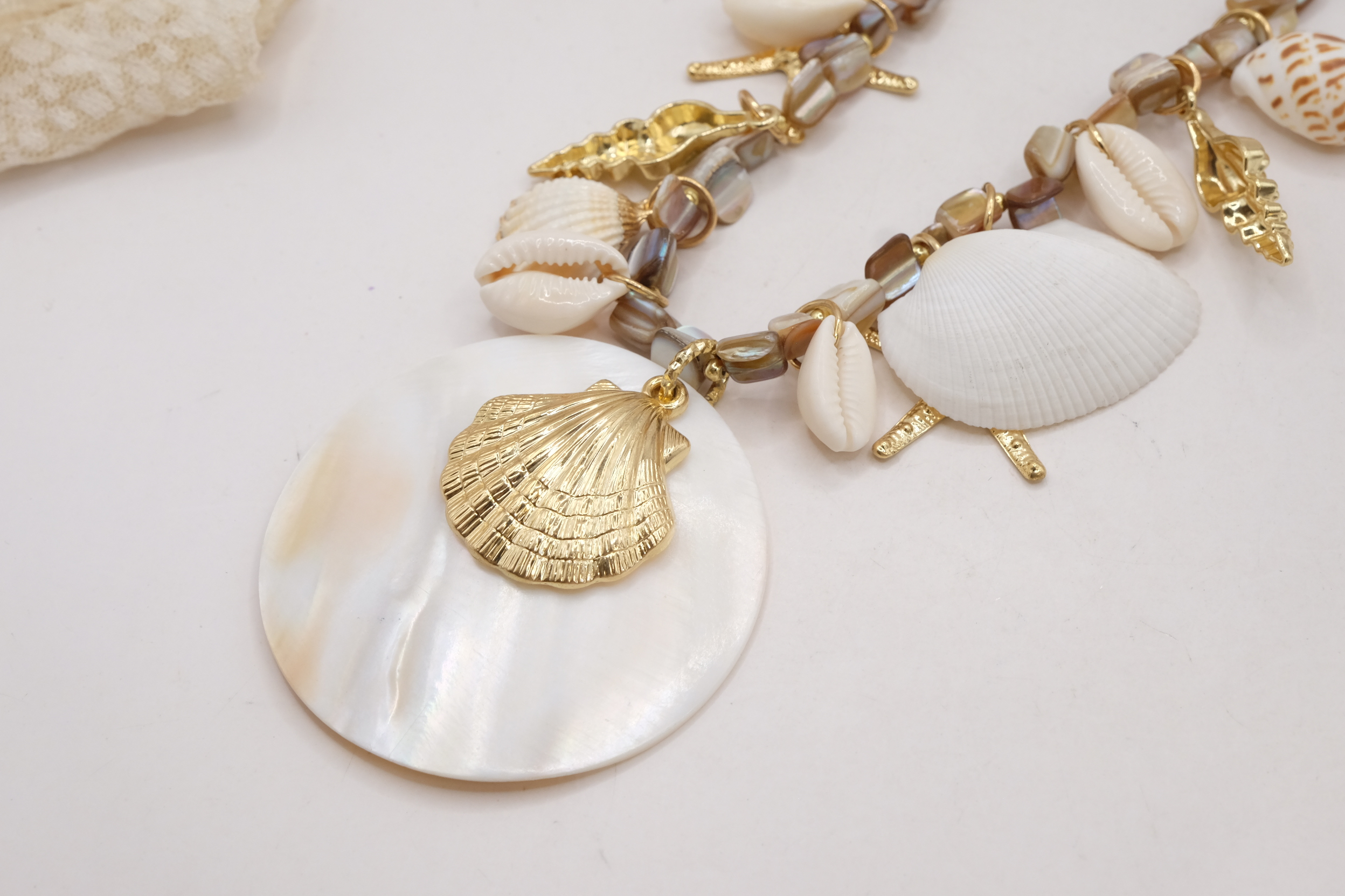 COLLANA ARTIGIANALE MADREPERLA CONCHIGLIE CONCHIGLIA OTTONE (5)