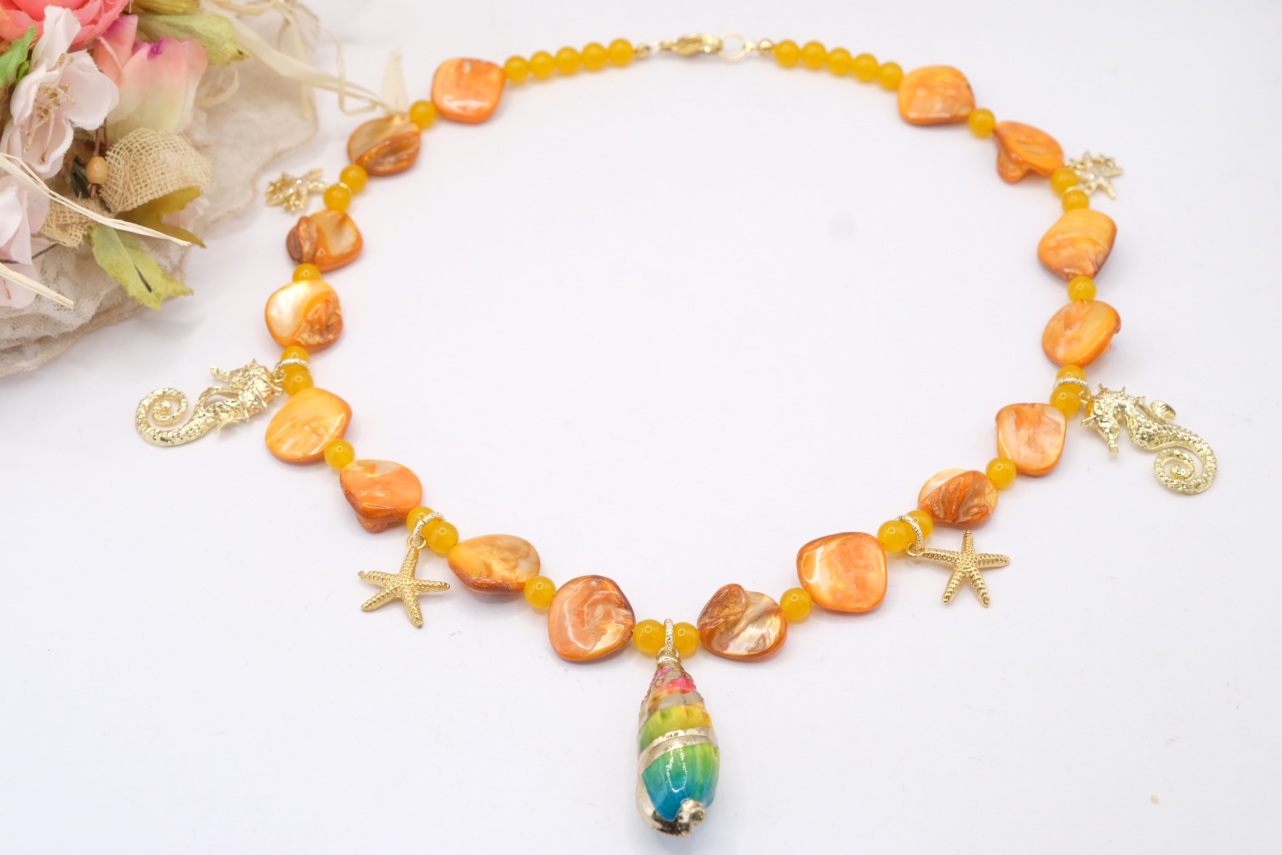 COLLANA ARTIGIANALE MADREPERLA OCRA GIADA OCRA CONCHIGLIA STELLE CAVALLUCCIO (2)