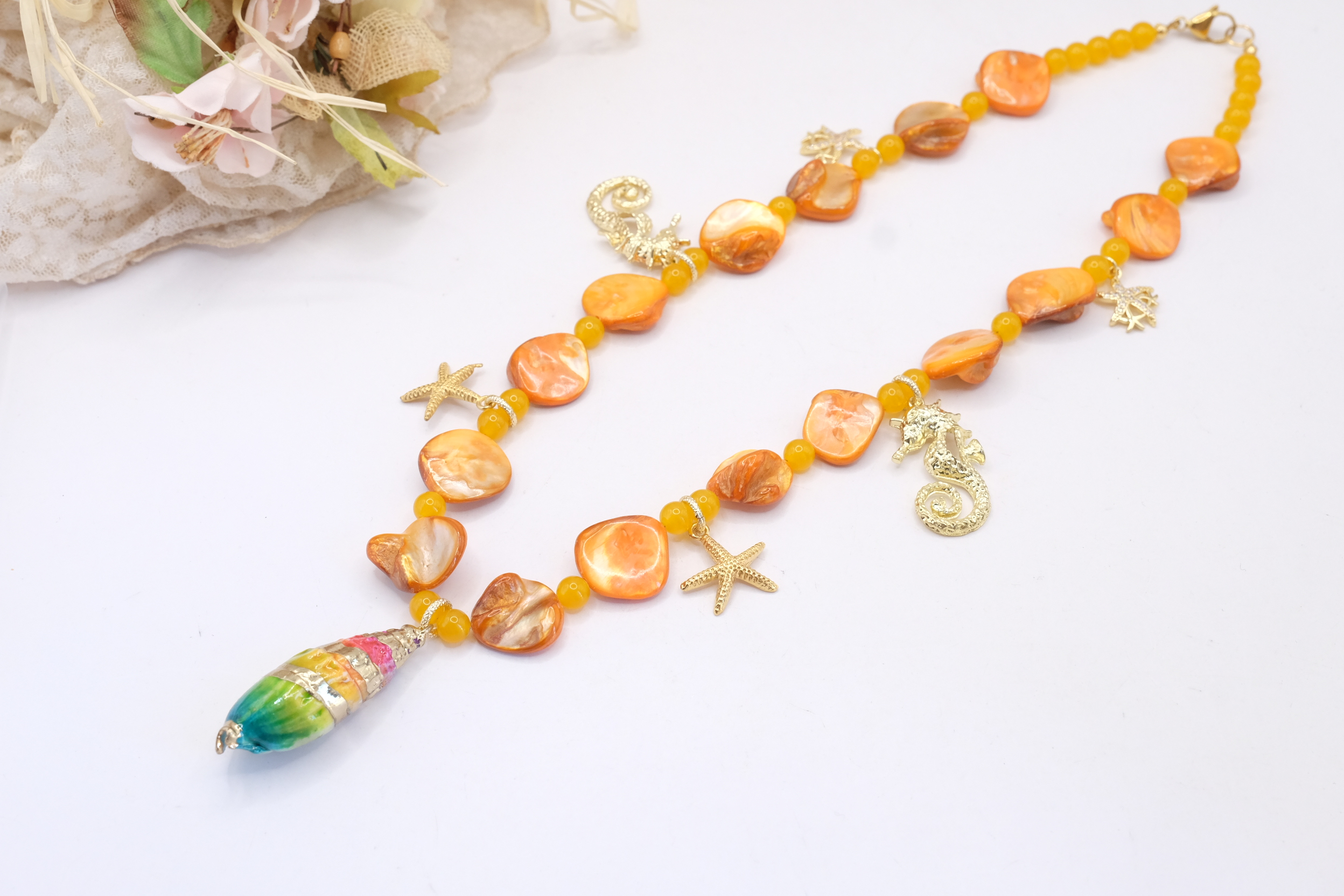 COLLANA ARTIGIANALE MADREPERLA OCRA GIADA OCRA CONCHIGLIA STELLE CAVALLUCCIO (4)