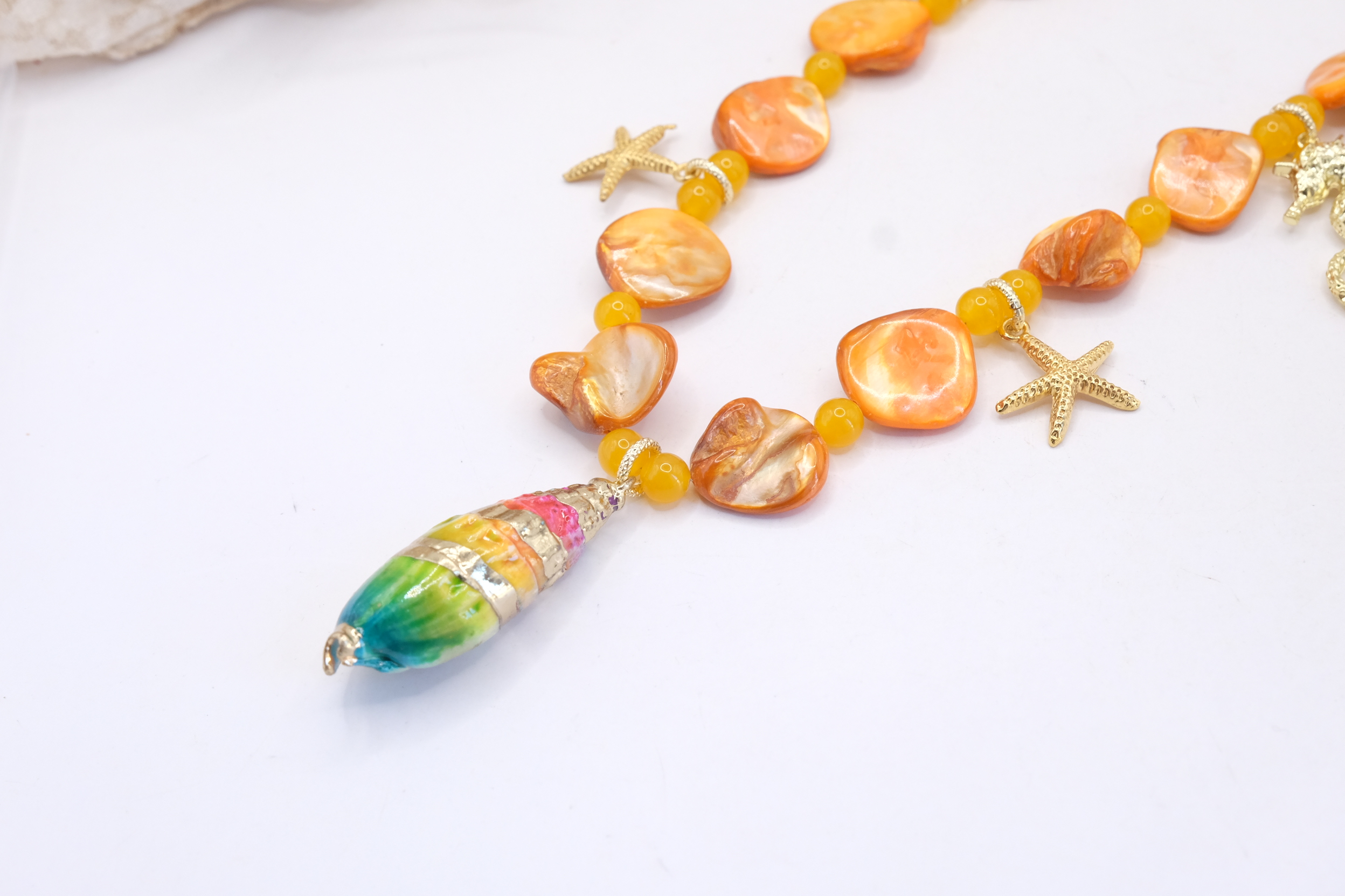 COLLANA ARTIGIANALE MADREPERLA OCRA GIADA OCRA CONCHIGLIA STELLE CAVALLUCCIO (5)
