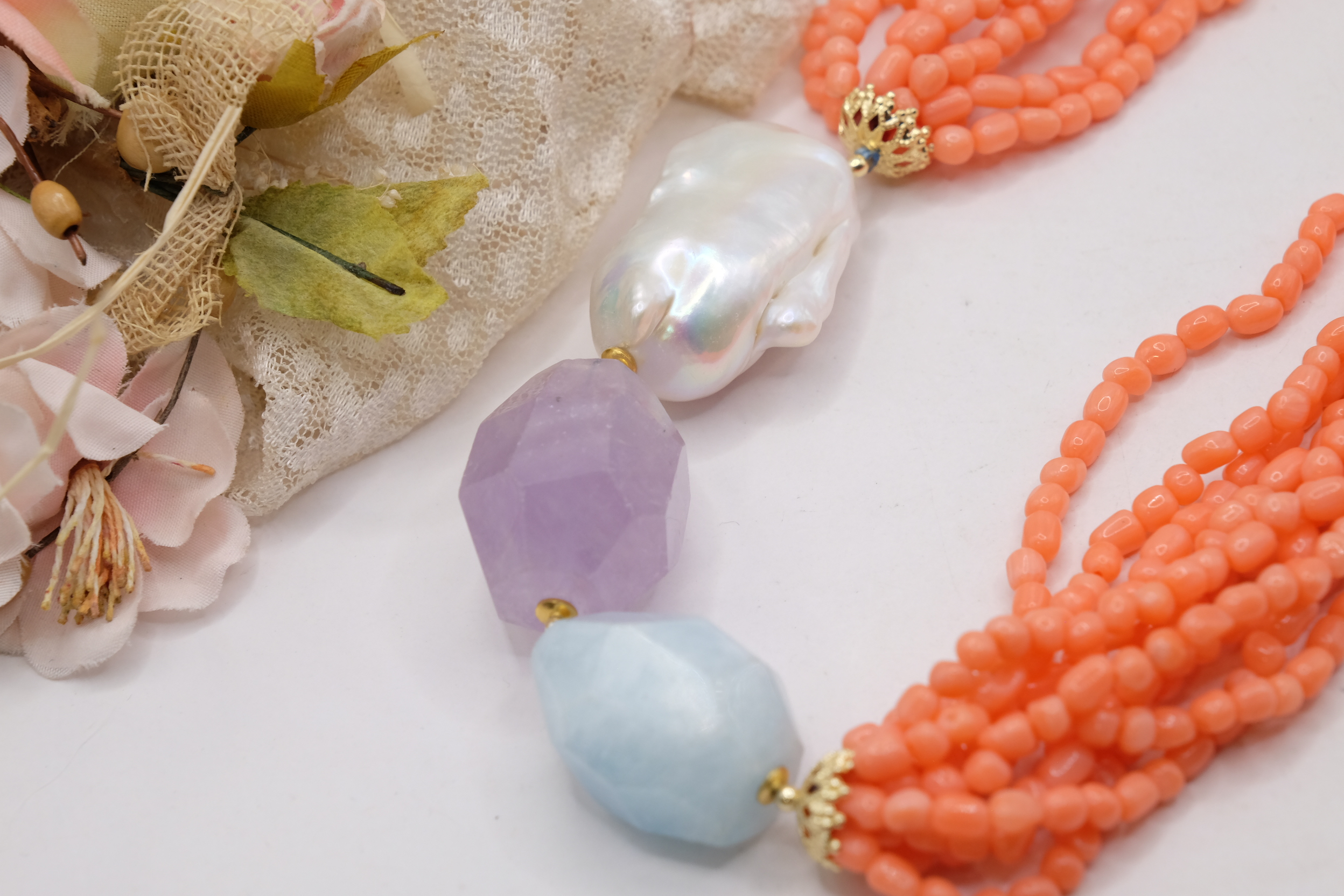 HANDMADE MULTI-STRAIN NECKLACE WITH BAMBOO CORAL, SALMON, LARGE PEARL, AMETHYST, AQUAMARINE (4)