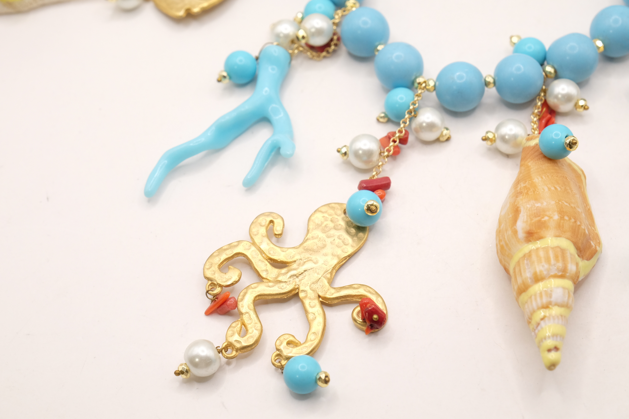 COLLANA ARTIGIANALE PASTA DI TURCHESE PESCE CAVALLUCCIO RAMO CORALLO POLPO PERLE CORALLO (9)