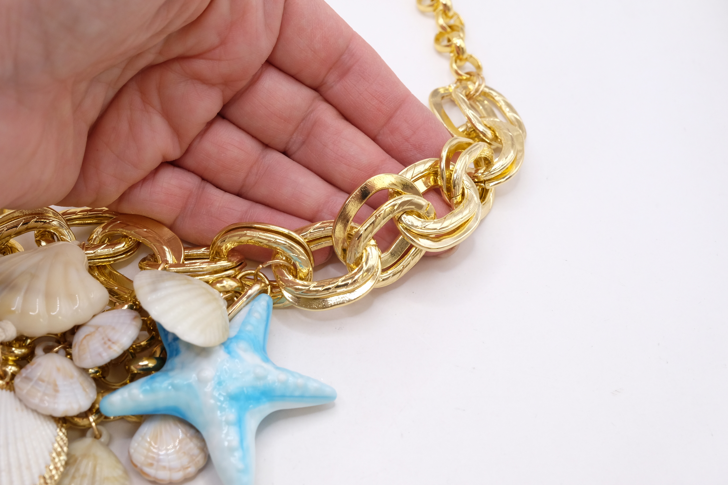 COLLANA MULTIFILO CONCHIGLIE E STELLE MARINE TURCHESE RESINA OTTONE (7)