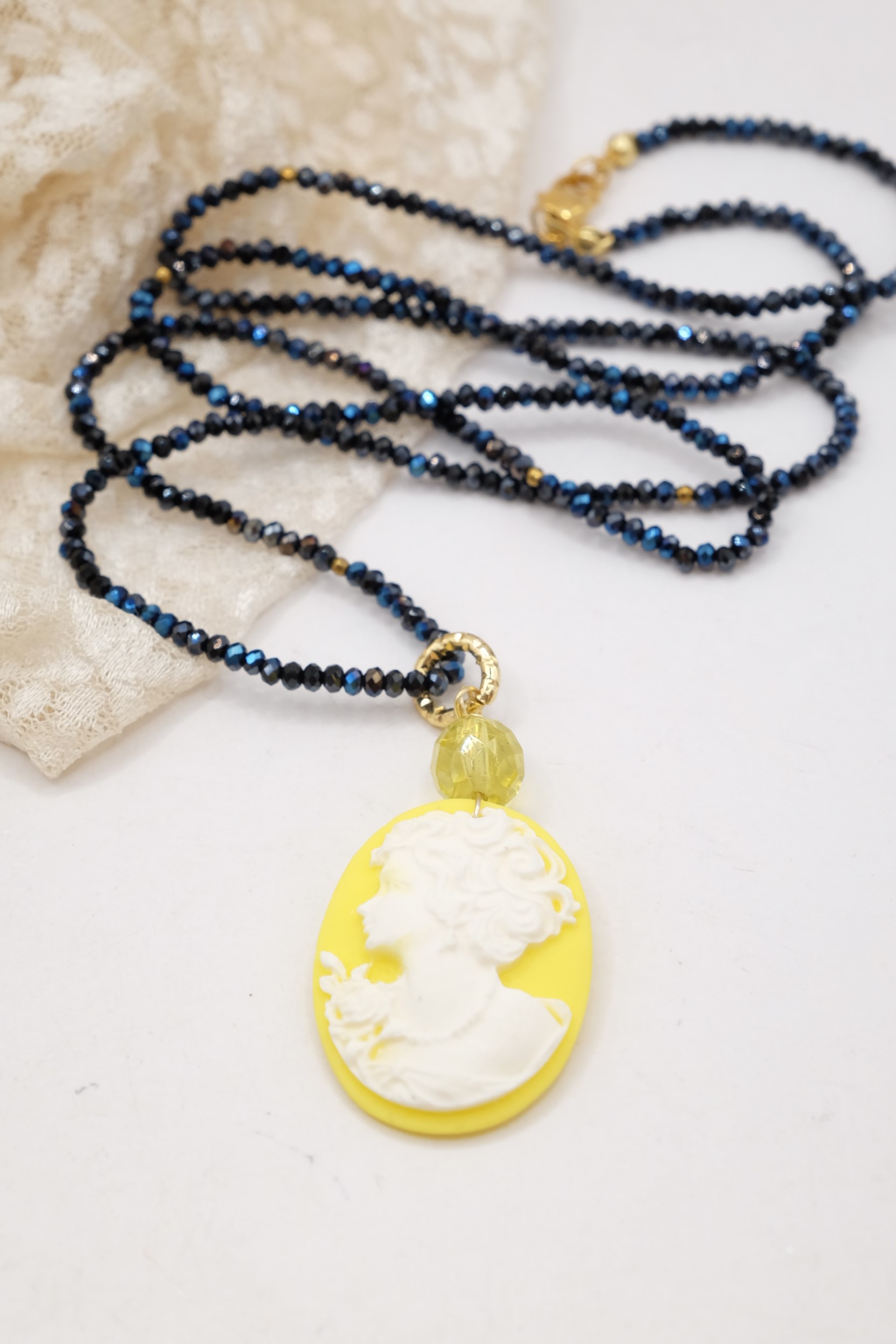 PARURE COLLANA E ORECCHINI CRISTALLI NERI RESINA GIALLO CAMMEO CAMMEI ARTIGIANALI (3)