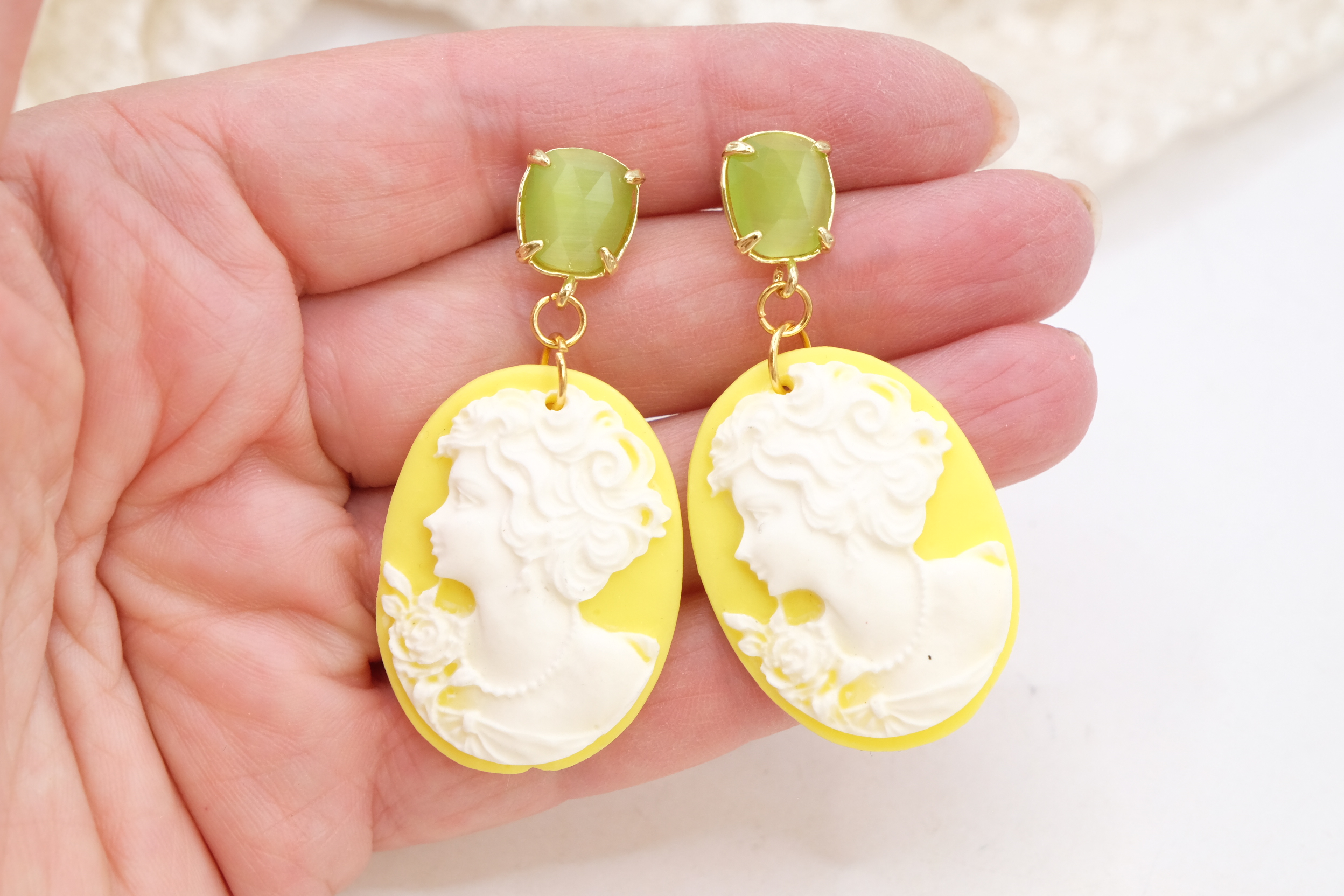 PARURE COLLANA E ORECCHINI CRISTALLI NERI RESINA GIALLO CAMMEO CAMMEI ARTIGIANALI (4)
