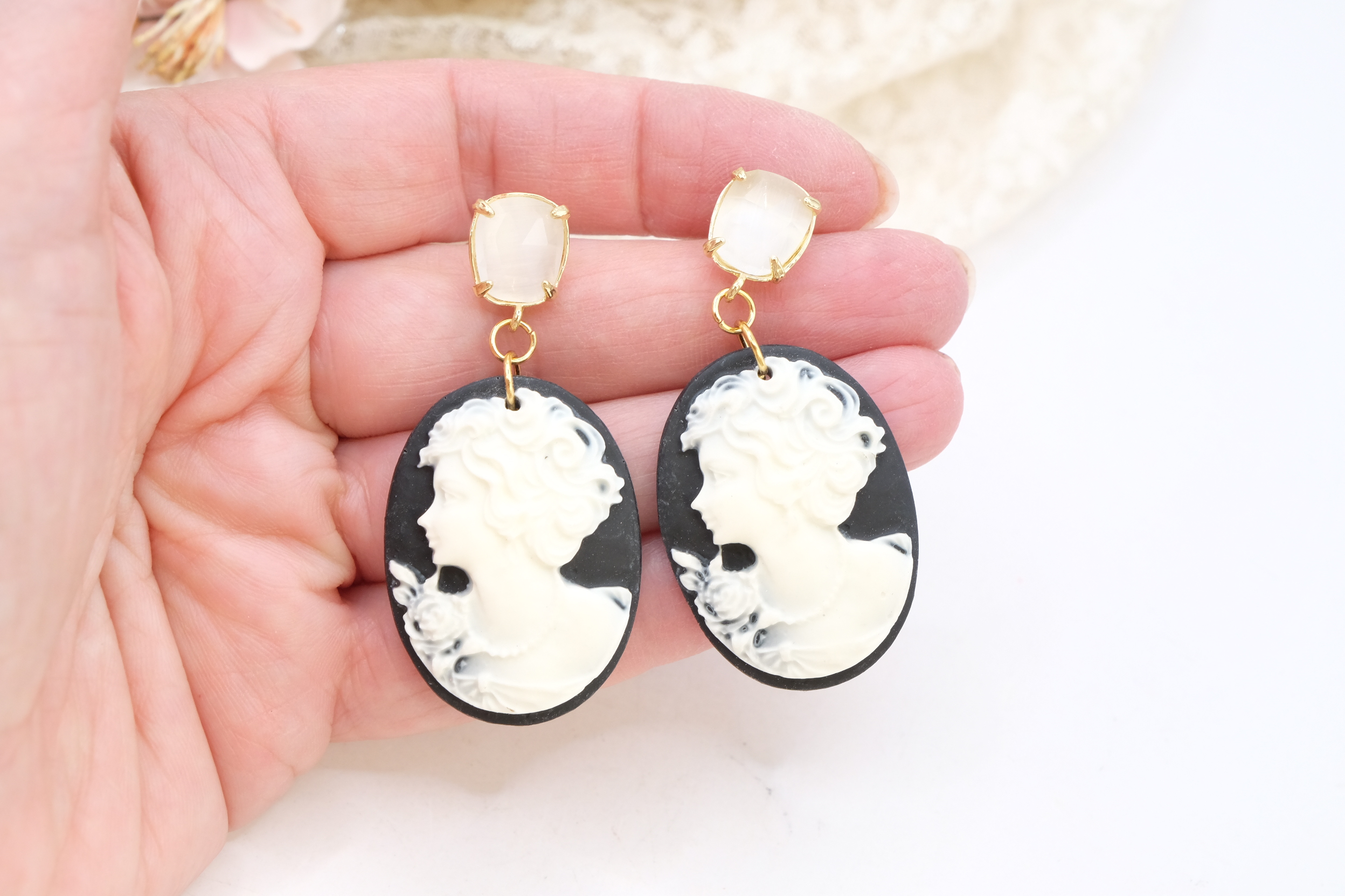 SET OF NECKLACE AND EARRINGS WITH BLACK CRYSTALS AND BLACK RESIN CAMEO HANDMADE CAMMEOS (5)