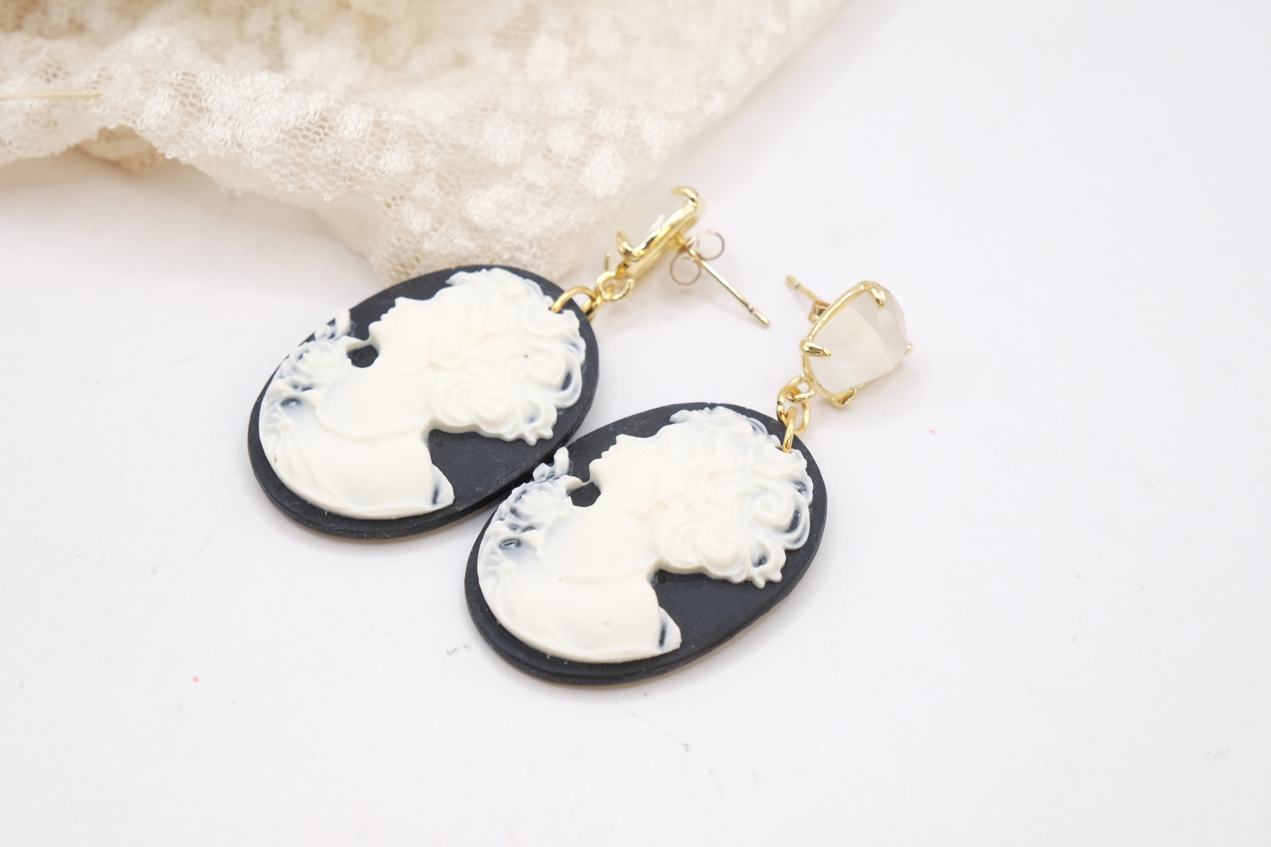SET OF NECKLACE AND EARRINGS WITH BLACK CRYSTALS AND BLACK RESIN CAMEO HANDMADE CAMMEOS (6)