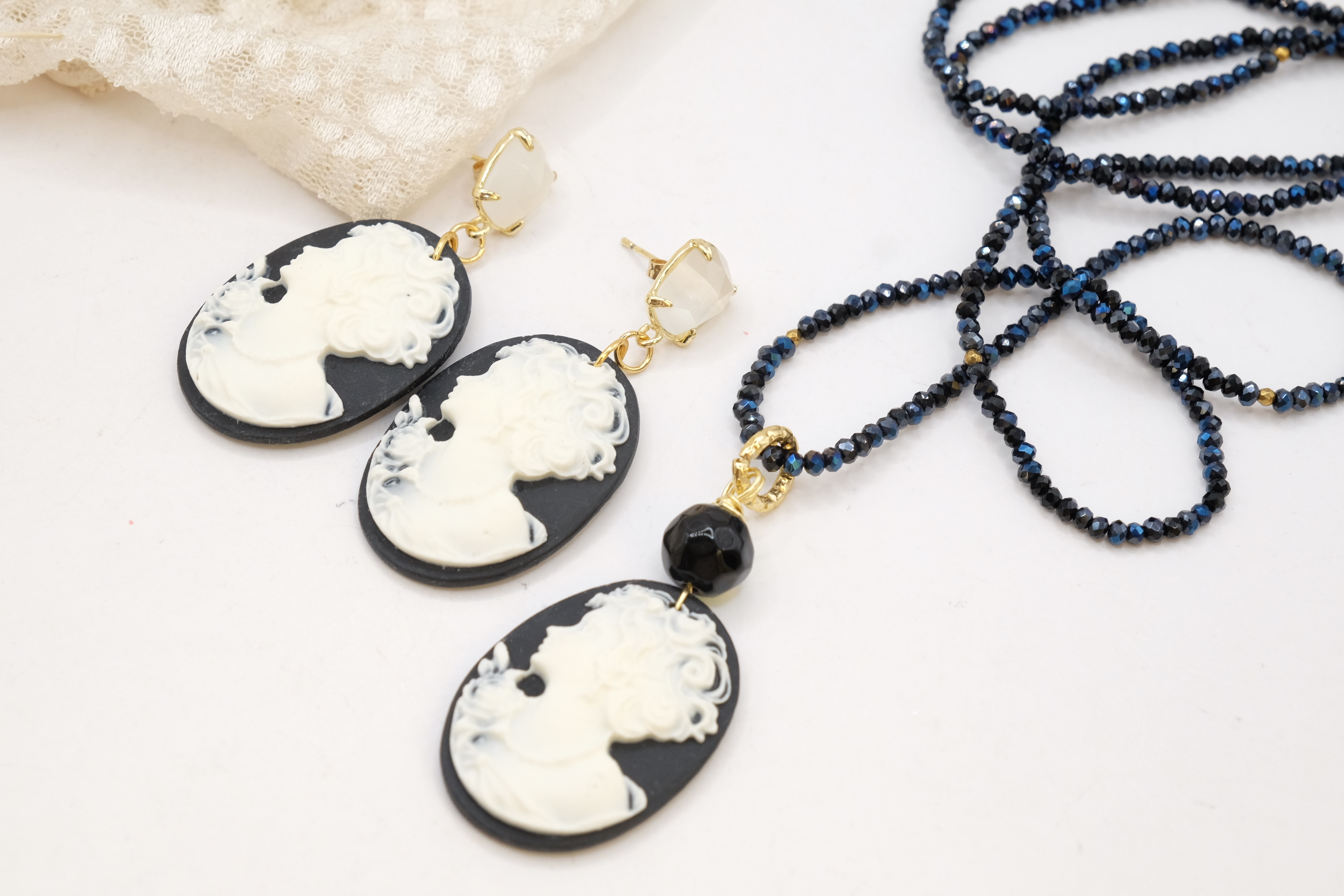 SET OF NECKLACE AND EARRINGS WITH BLACK CRYSTALS AND BLACK RESIN CAMEO HANDMADE CAMMEOS (7)