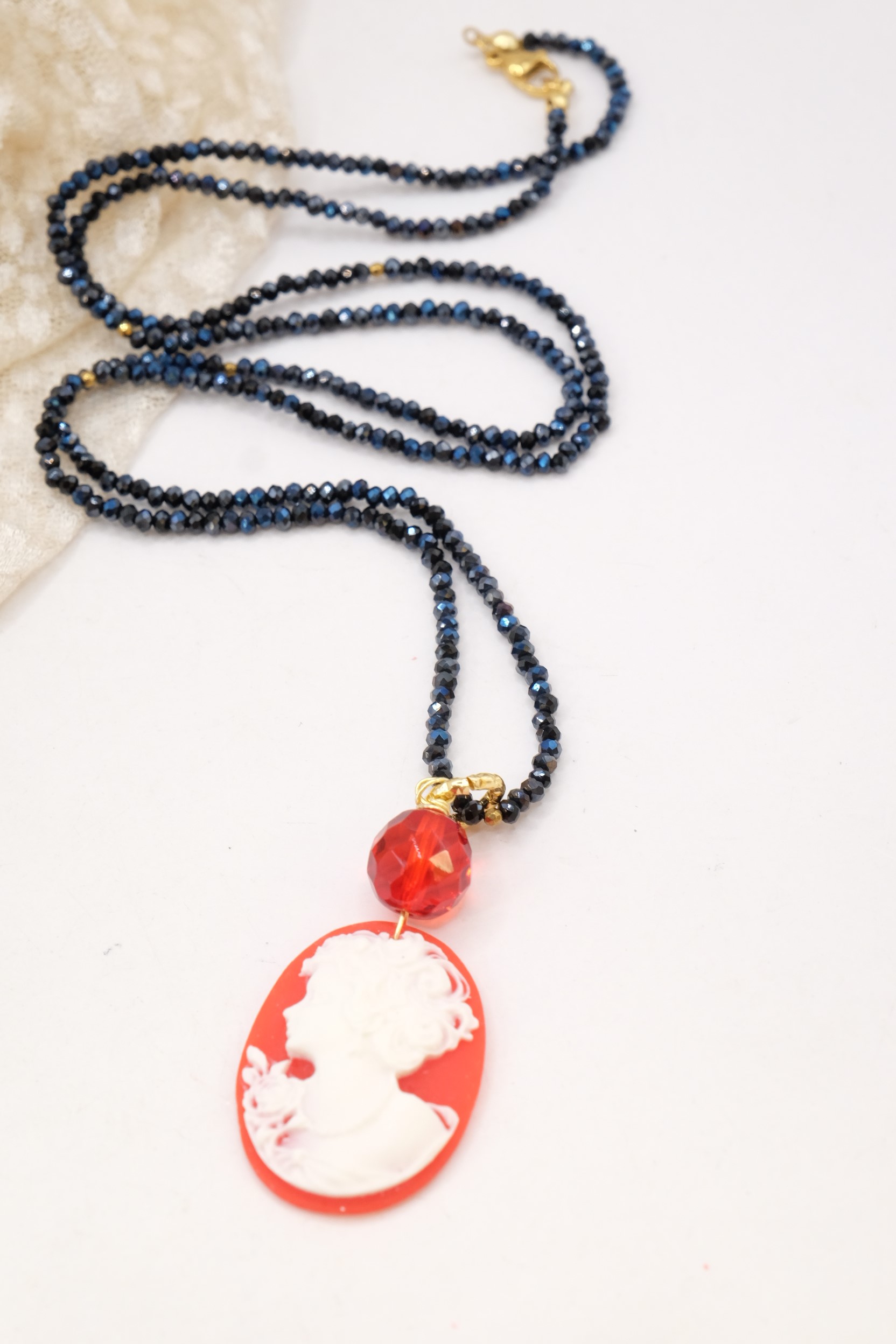PARURE COLLANA E ORECCHINI CRISTALLI NERI RESINA ROSSO CAMMEO CAMMEI ARTIGIANALI (3)