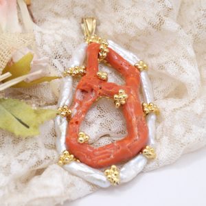 Pendente Artigianale Grande Corallo e Perle Naturali