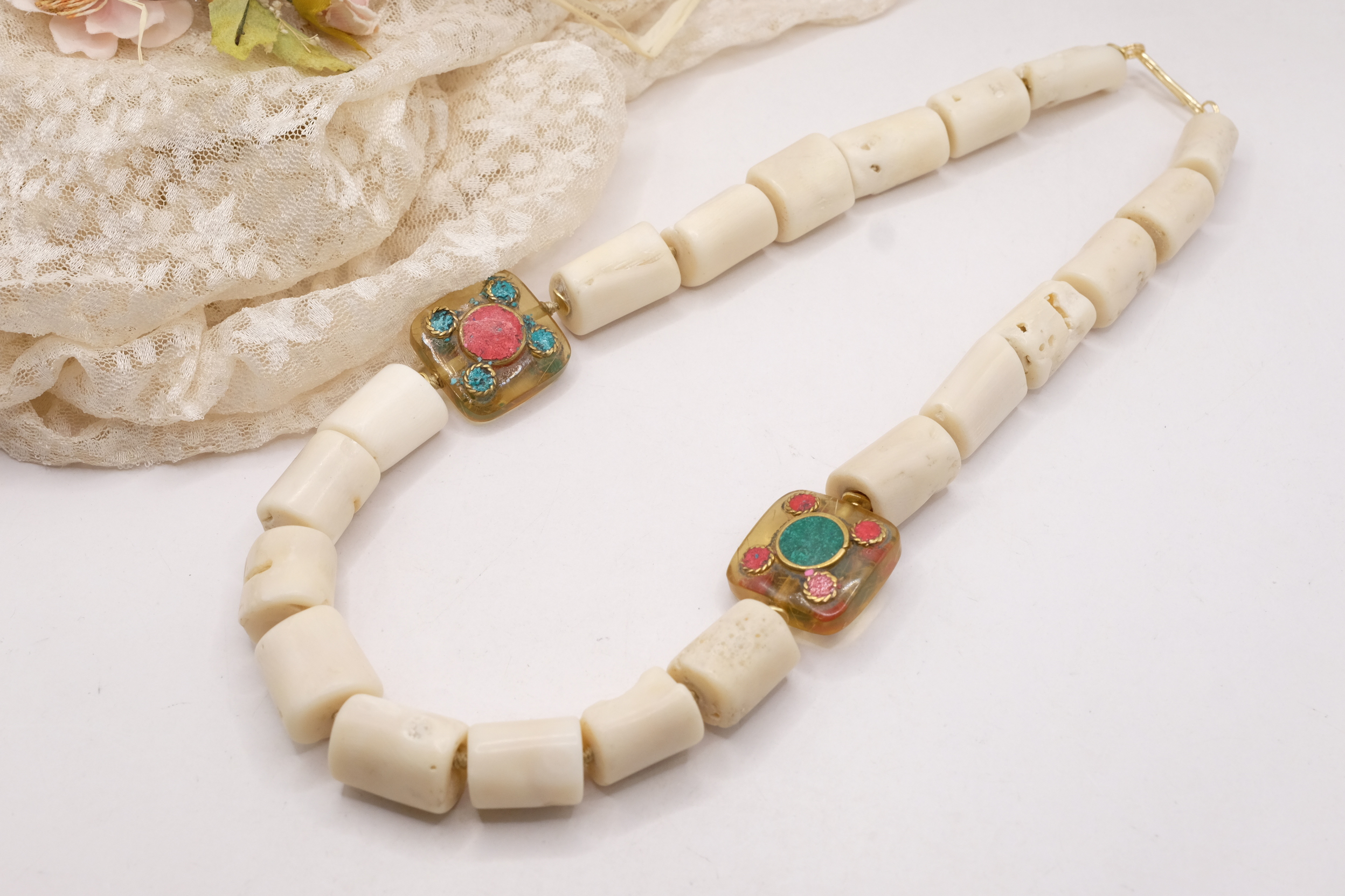 COLLANA ARTIGIANALE CORALLO BAMBOO BIANCO ELEMENTI NEPALESI (14)