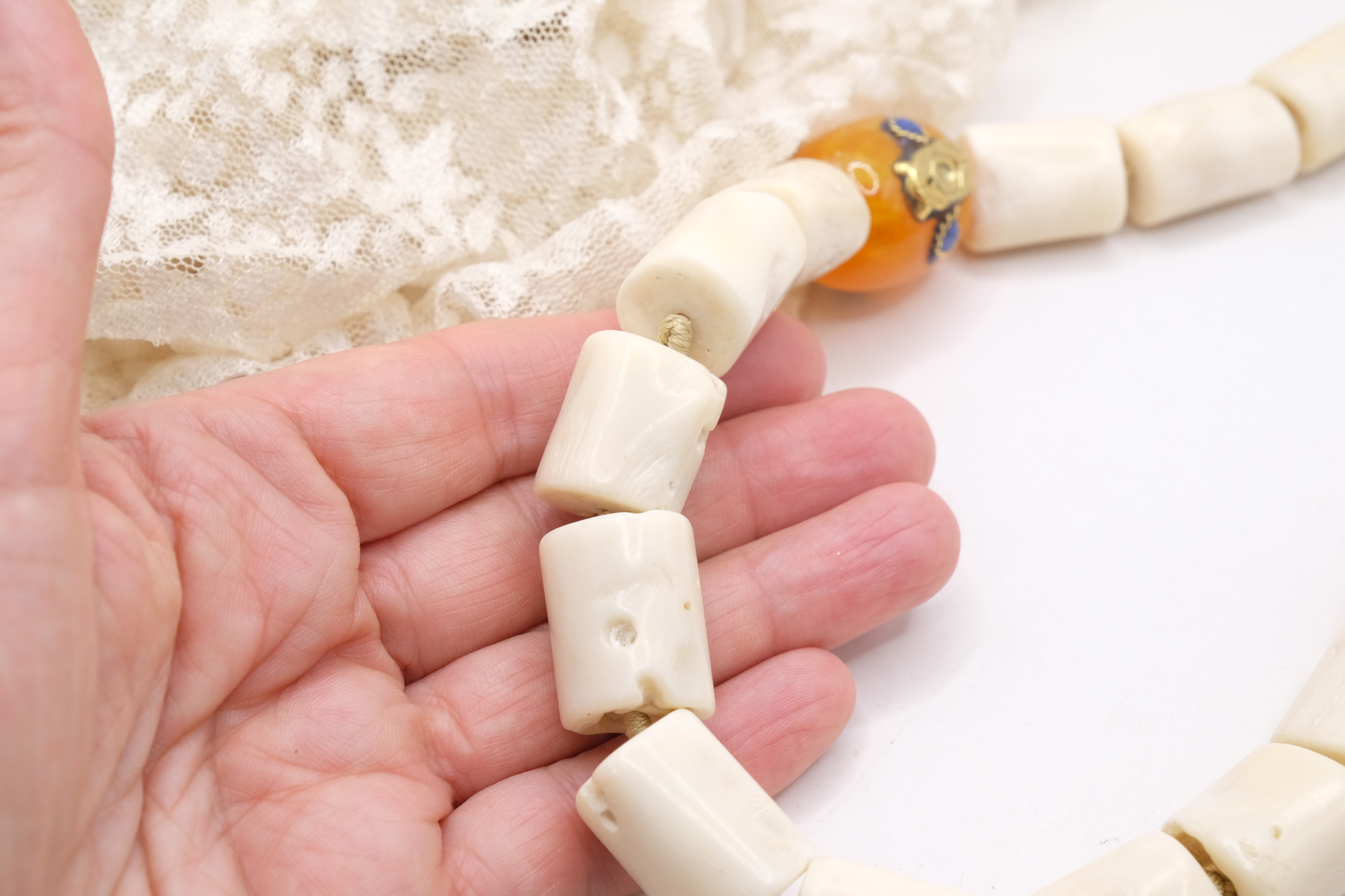 COLLANA ARTIGIANALE CORALLO BAMBOO BIANCO ELEMENTI NEPALESI (5)