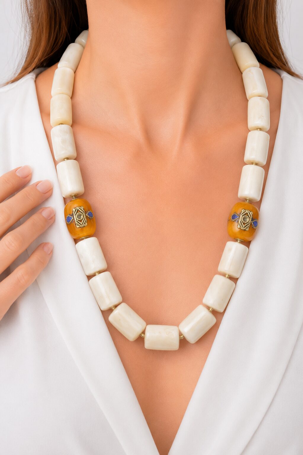 COLLANA ARTIGIANALE CORALLO BAMBOO BIANCO ELEMENTI NEPALESI
