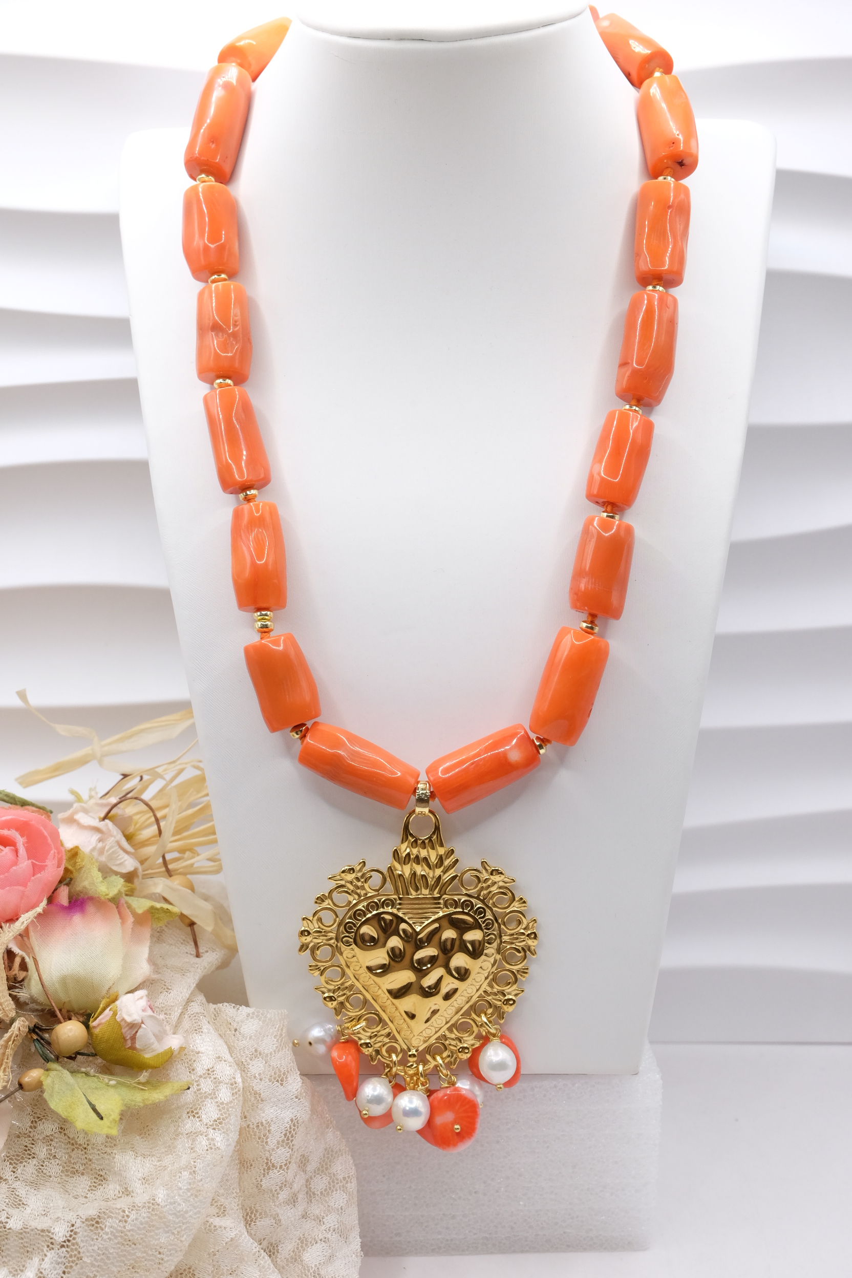 COLLANA ARTIGIANALE CORALLO BAMBOO PERLE SACRO CUORE OTTONE MARTELLATO (2)