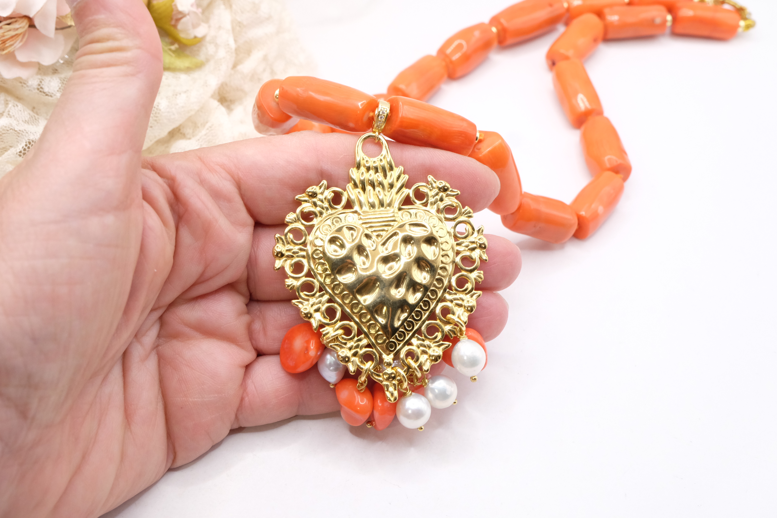 COLLANA ARTIGIANALE CORALLO BAMBOO PERLE SACRO CUORE OTTONE MARTELLATO (3)