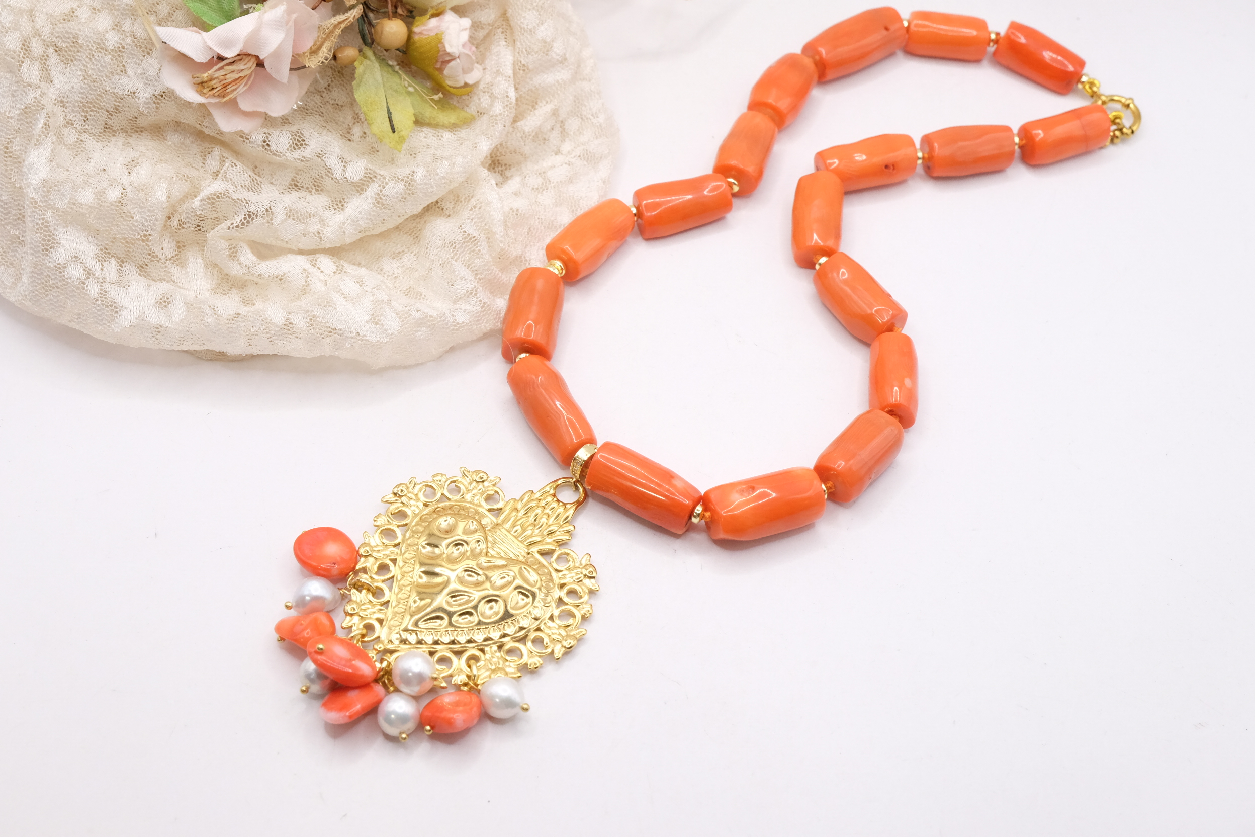 COLLANA ARTIGIANALE CORALLO BAMBOO PERLE SACRO CUORE OTTONE MARTELLATO (4)