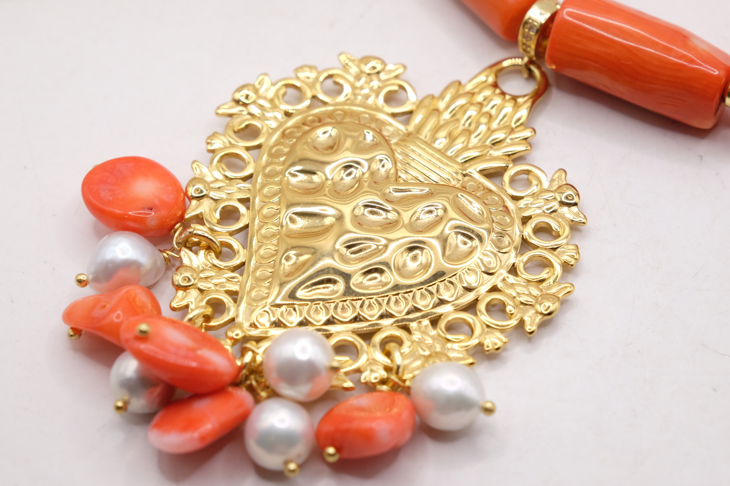 COLLANA ARTIGIANALE CORALLO BAMBOO PERLE SACRO CUORE OTTONE MARTELLATO (5)