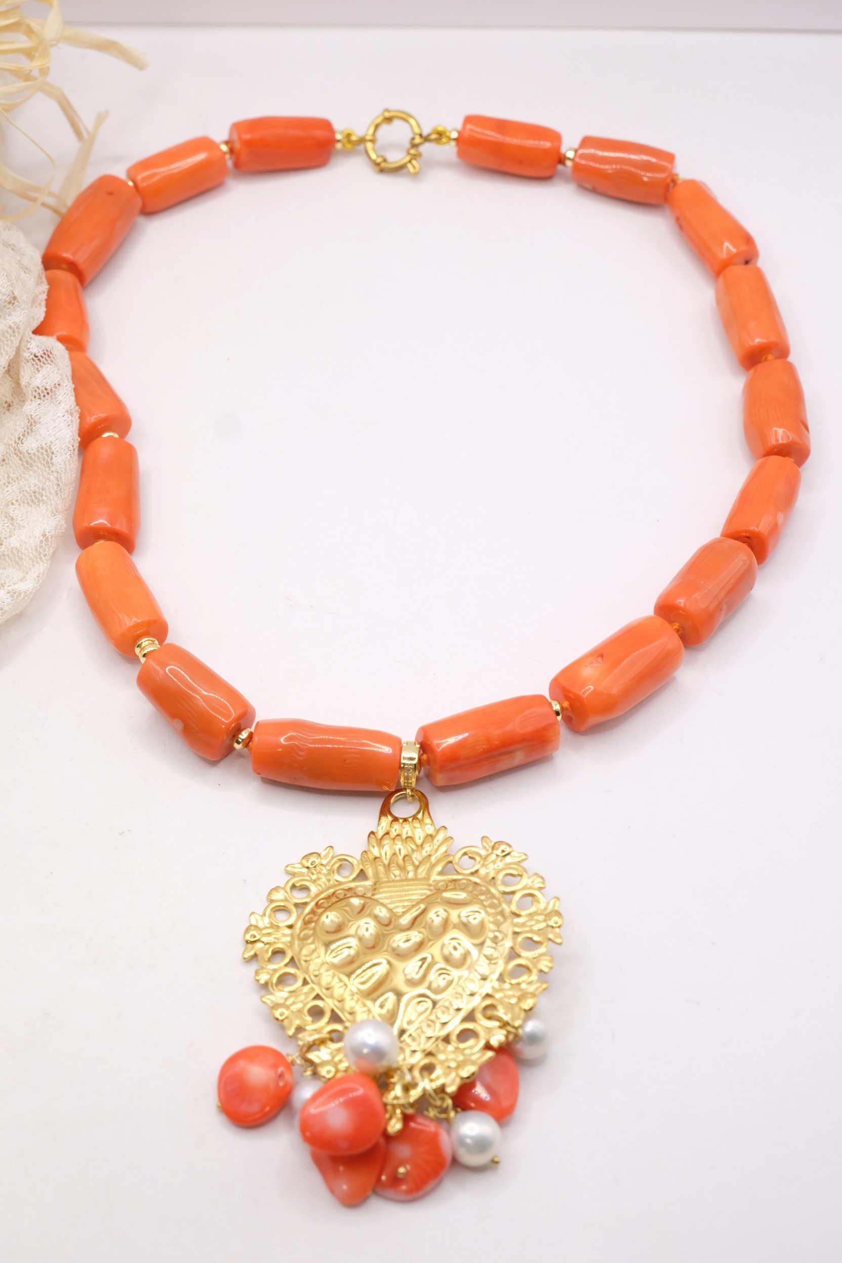 COLLANA ARTIGIANALE CORALLO BAMBOO PERLE SACRO CUORE OTTONE MARTELLATO (7)