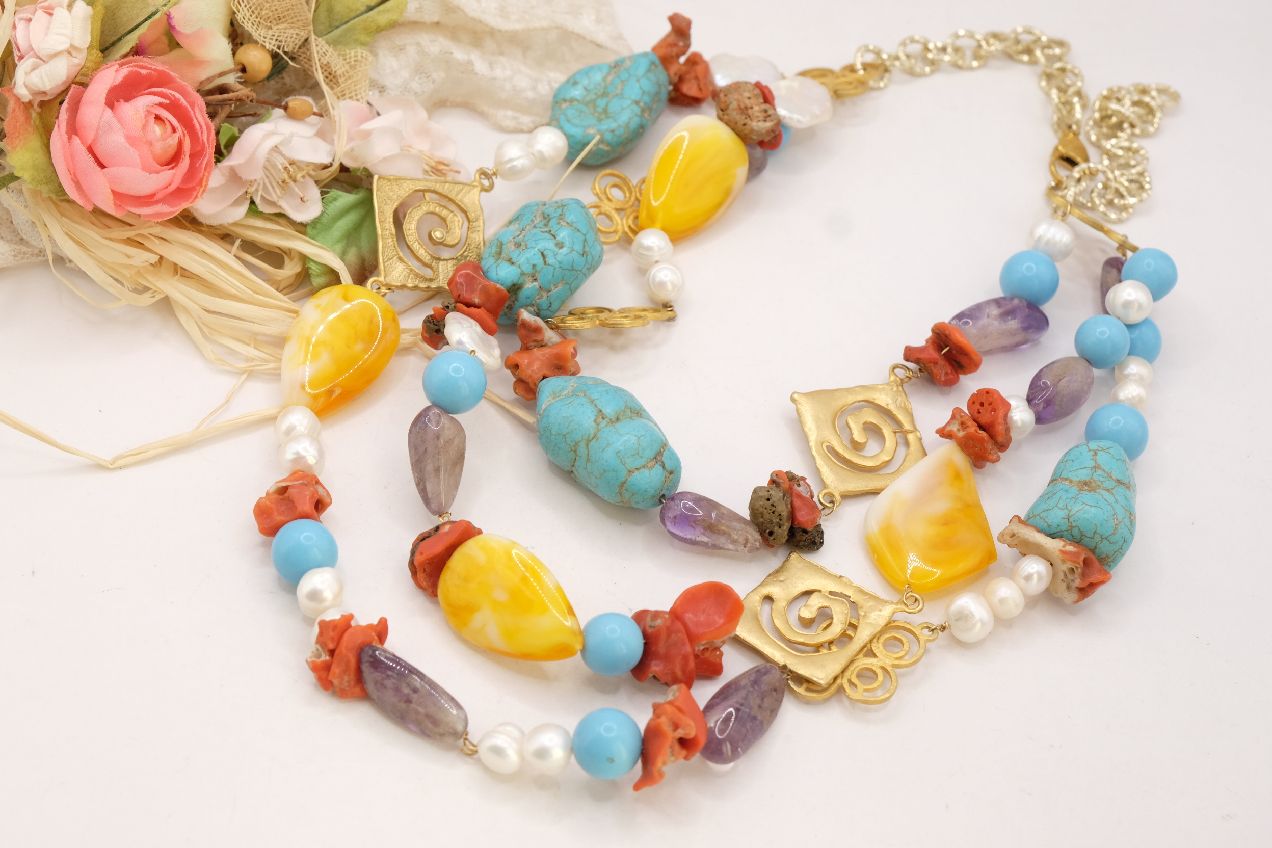 COLLANA ARTIGIANALE MULTIFILO AMETISTA OCCHIO DI GATTO PASTA DI TURCHESE PERLE CORALLO OTTONE RESINE (4)