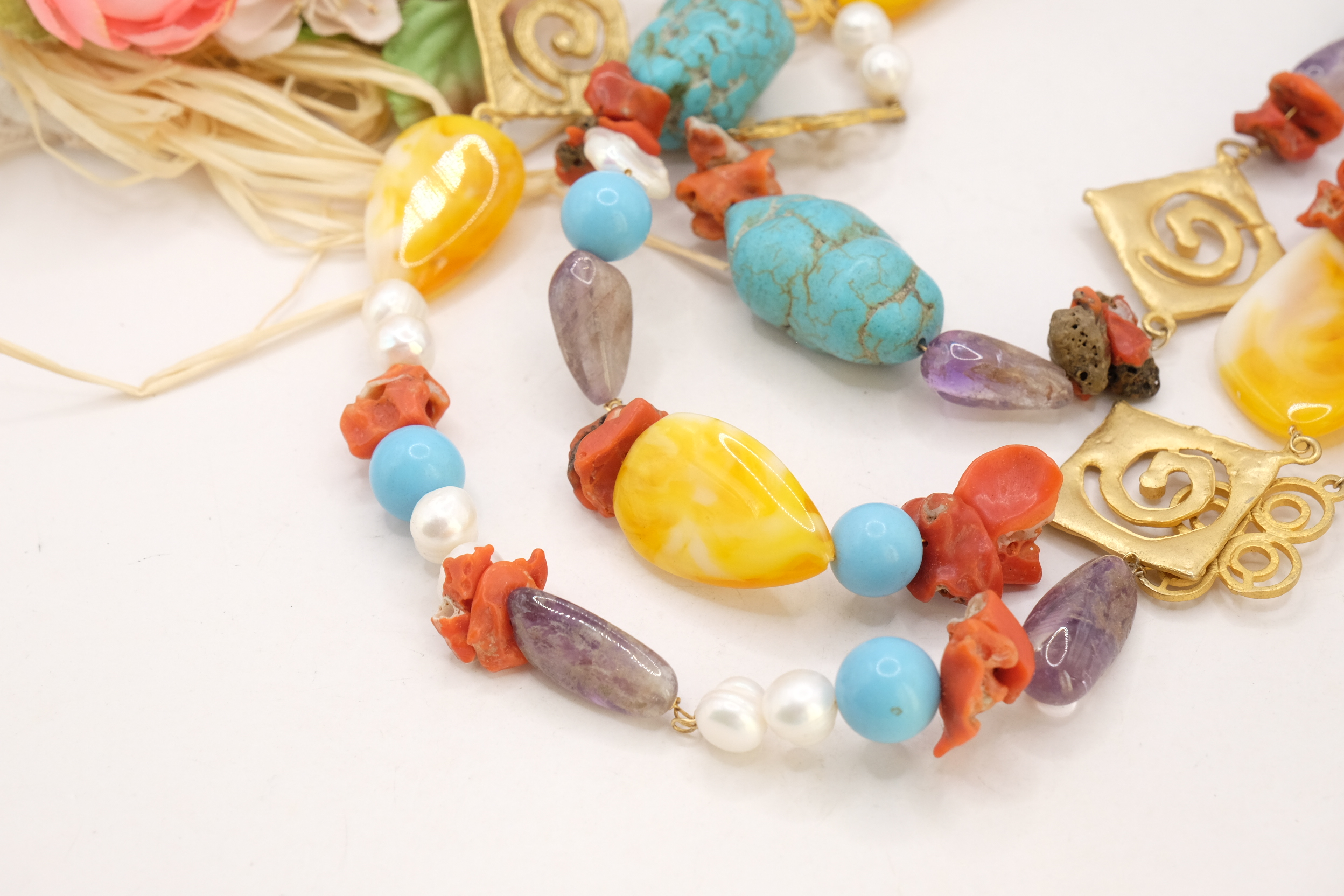 COLLANA ARTIGIANALE MULTIFILO AMETISTA OCCHIO DI GATTO PASTA DI TURCHESE PERLE CORALLO OTTONE RESINE (5)