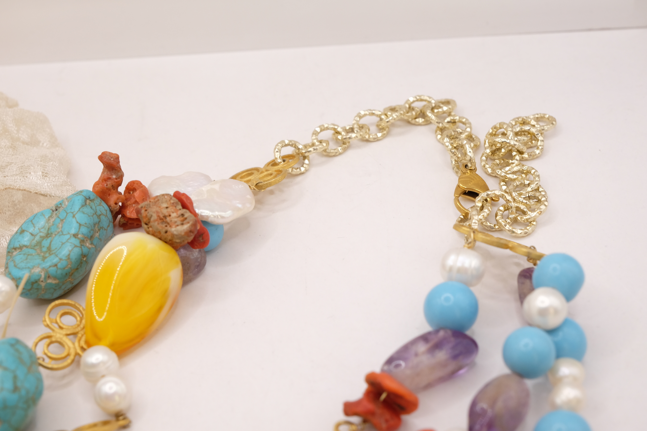 COLLANA ARTIGIANALE MULTIFILO AMETISTA OCCHIO DI GATTO PASTA DI TURCHESE PERLE CORALLO OTTONE RESINE (6)