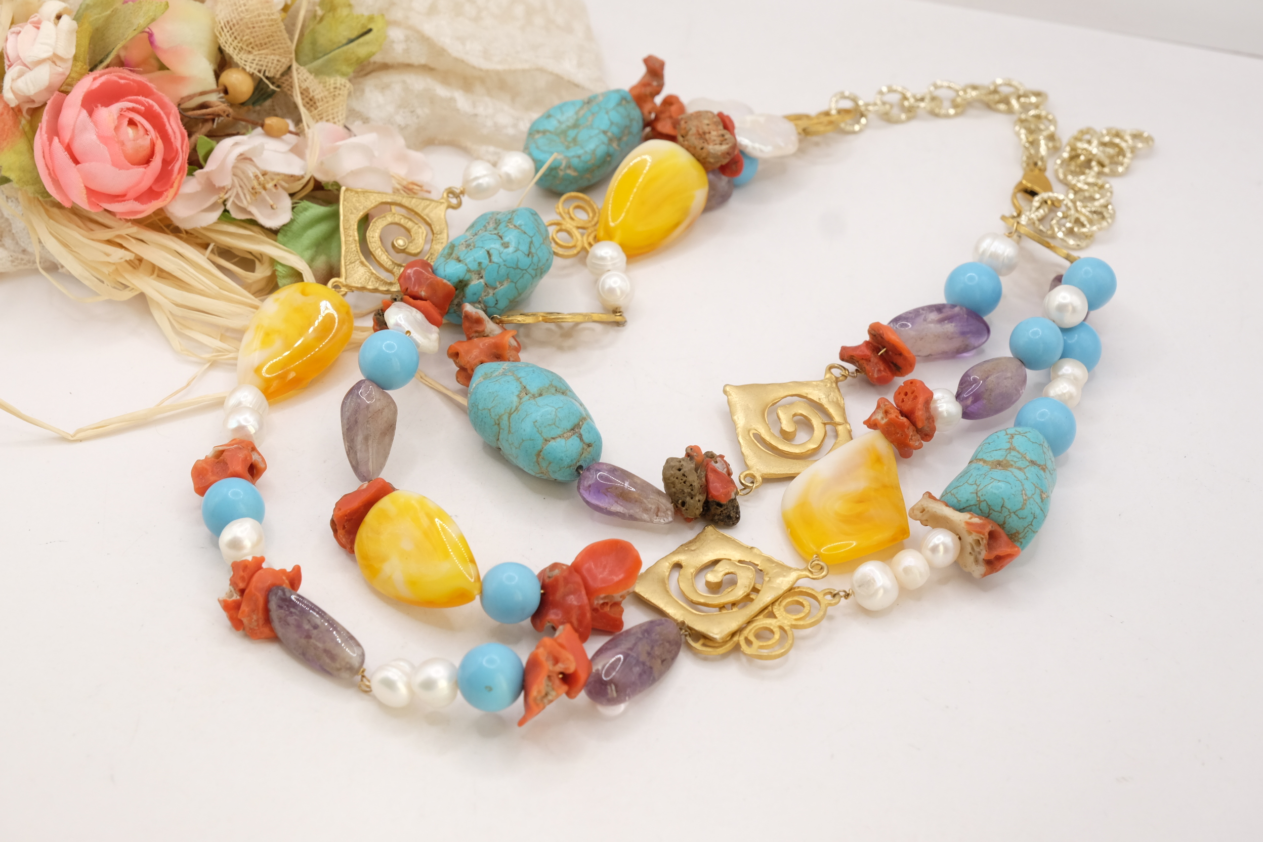 COLLANA ARTIGIANALE MULTIFILO AMETISTA OCCHIO DI GATTO PASTA DI TURCHESE PERLE CORALLO OTTONE RESINE (7)