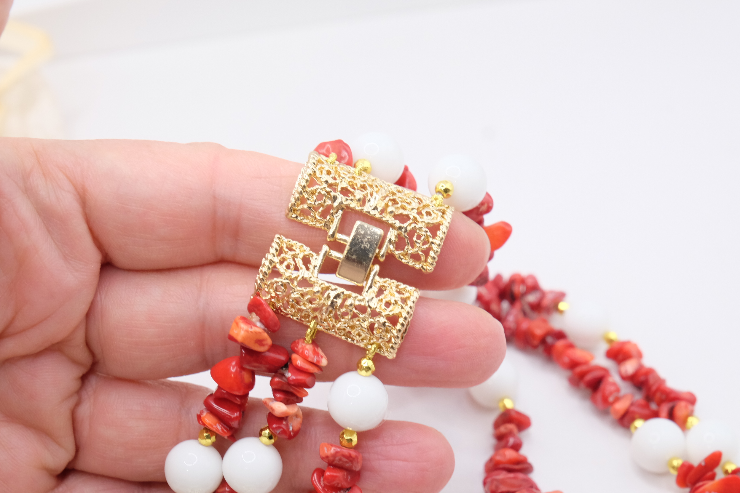 COLLANA ARTIGIANALE MULTIFILO CUORE SACRO CORALLO AGATA BIANCA (6)