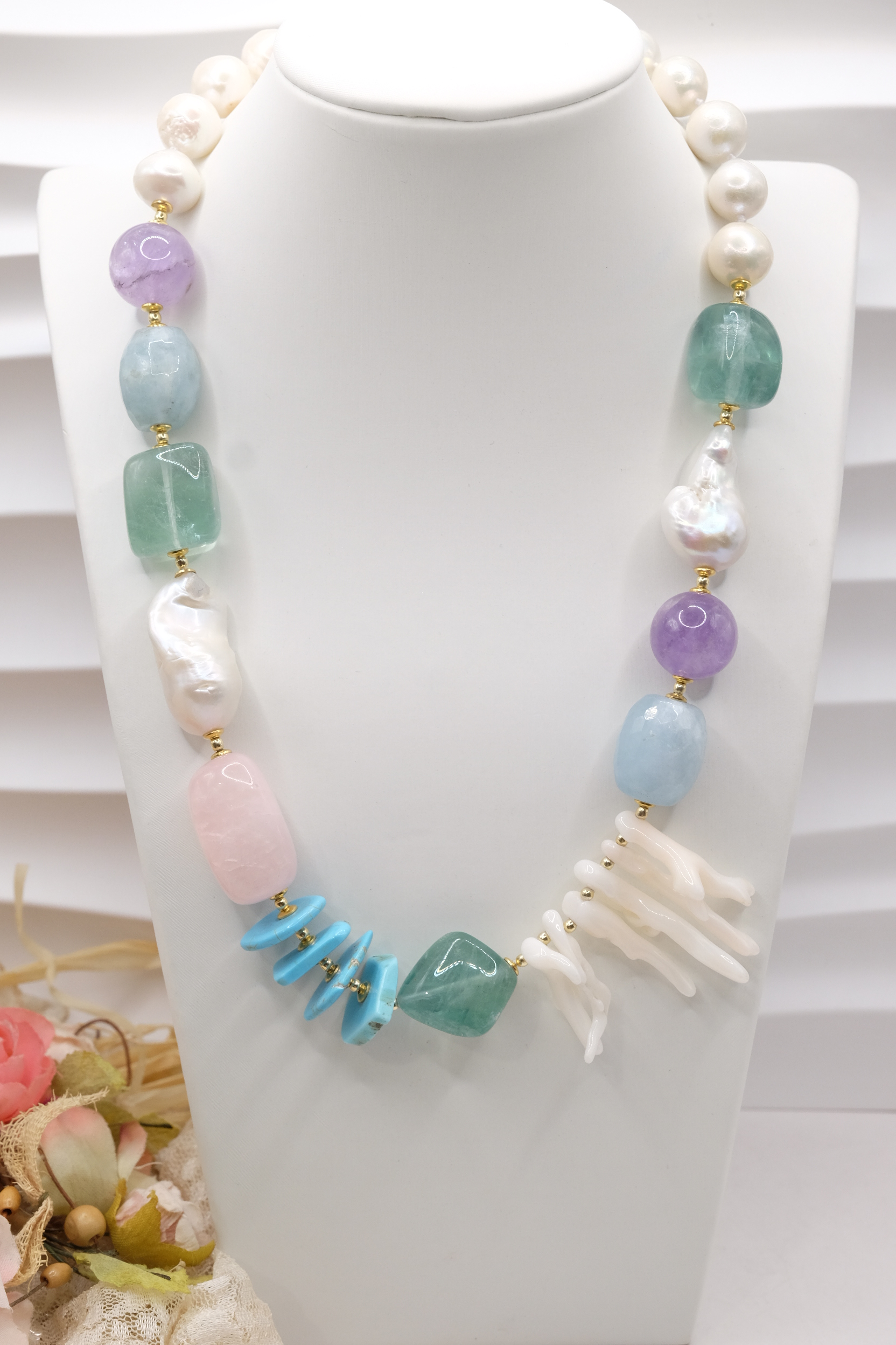 COLLANA ARTIGIANALE PERLE CORALLO BIANCO AMETISTA TURCHESE ACQUAMARINA AMETISTA (2)