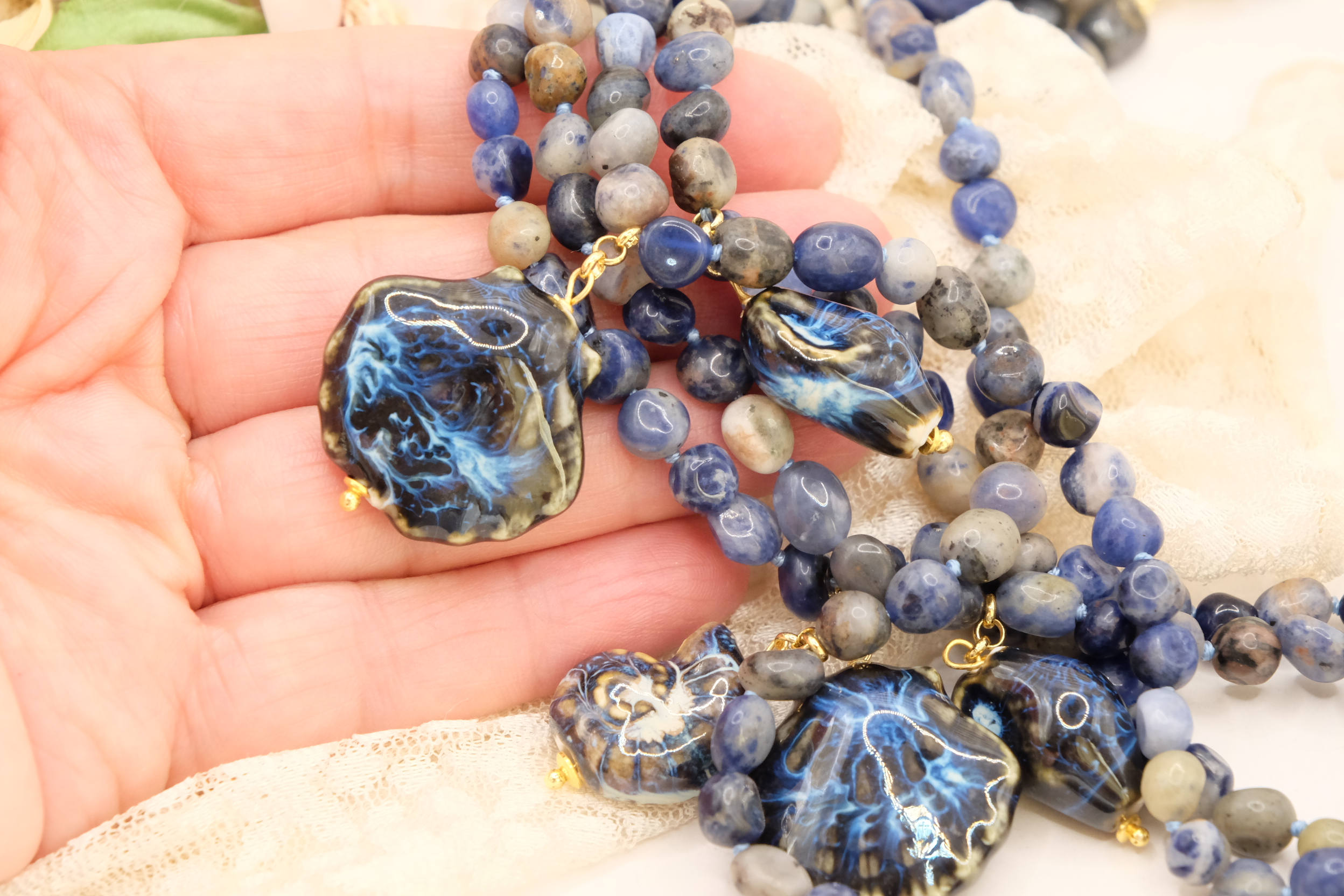 COLLANA ARTIGIANALE SODALITE SICILIANA STELLE CONCHIGLIE CERAMICA DI CALTAGIRONE PERLE ARGENTO (1)