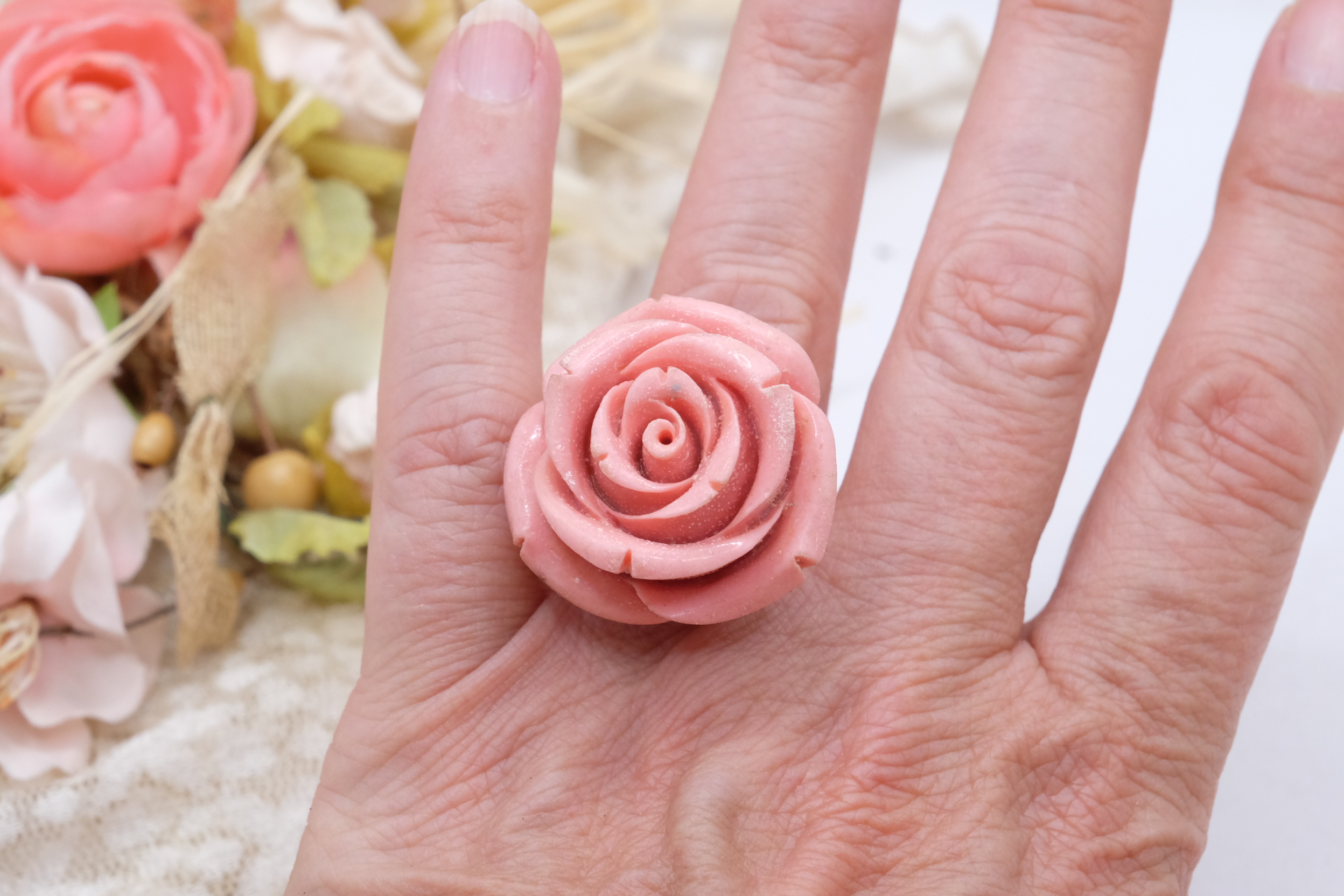 ANELLO ARTIGIANALE ROSA IN RESINA OTTONE (1)