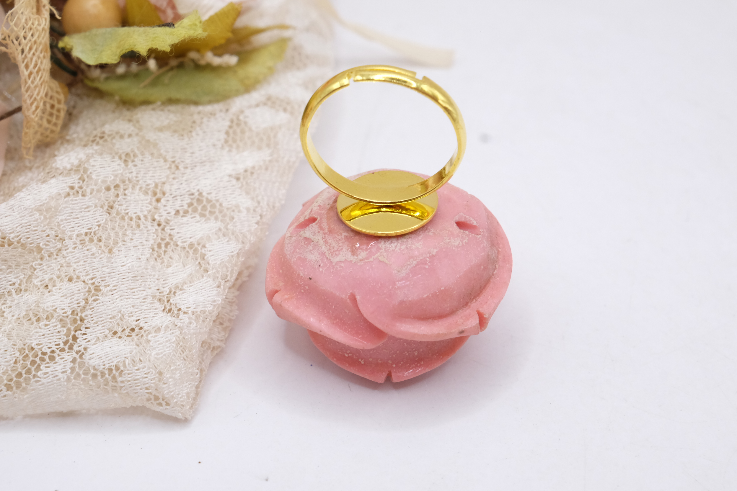 ANELLO ARTIGIANALE ROSA IN RESINA OTTONE (3)