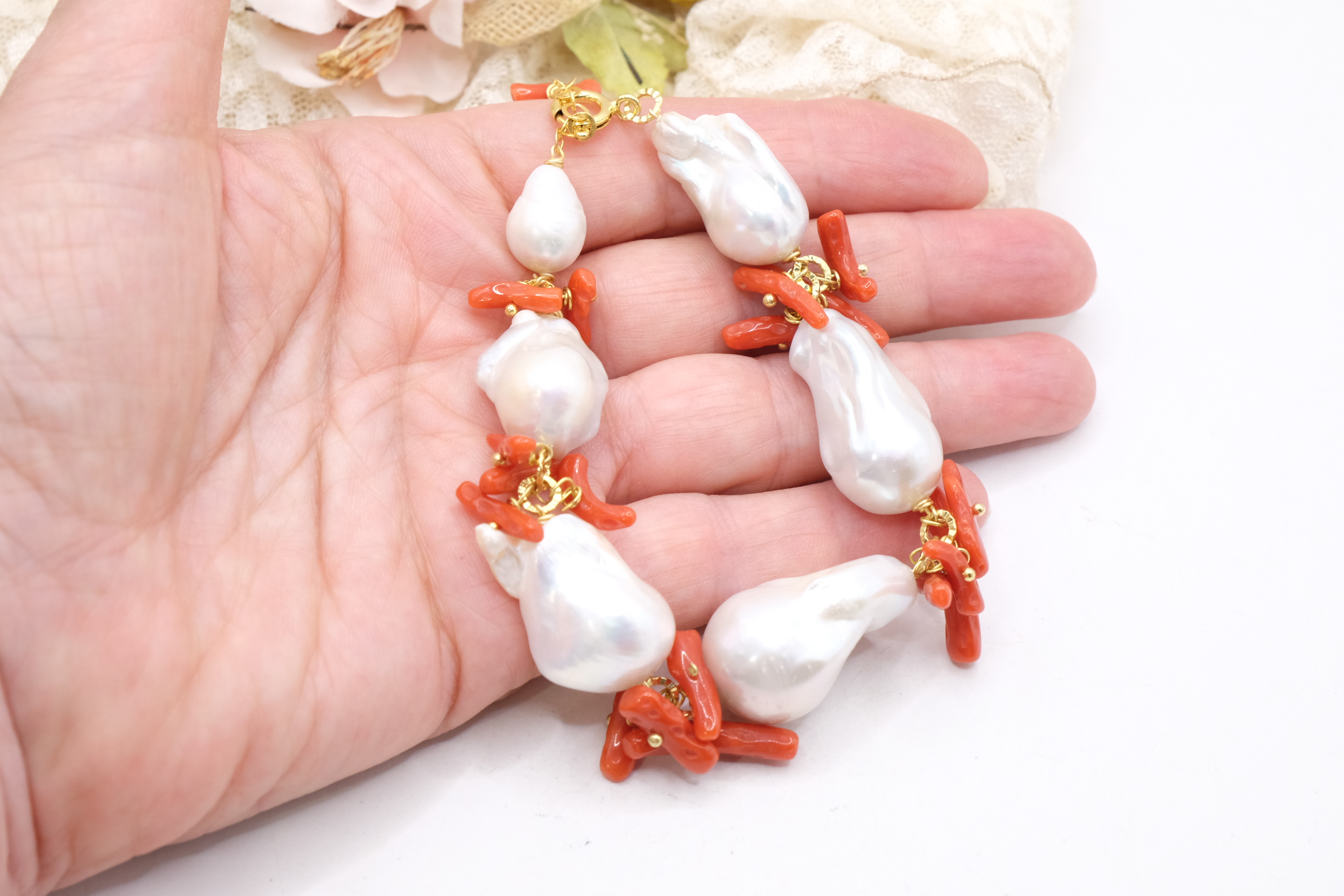 BRACCIALE ARTIGIANALE PERLE NATURALI CORALLO NATURALE ARGENTO 925 PLACCATO ORO (1)