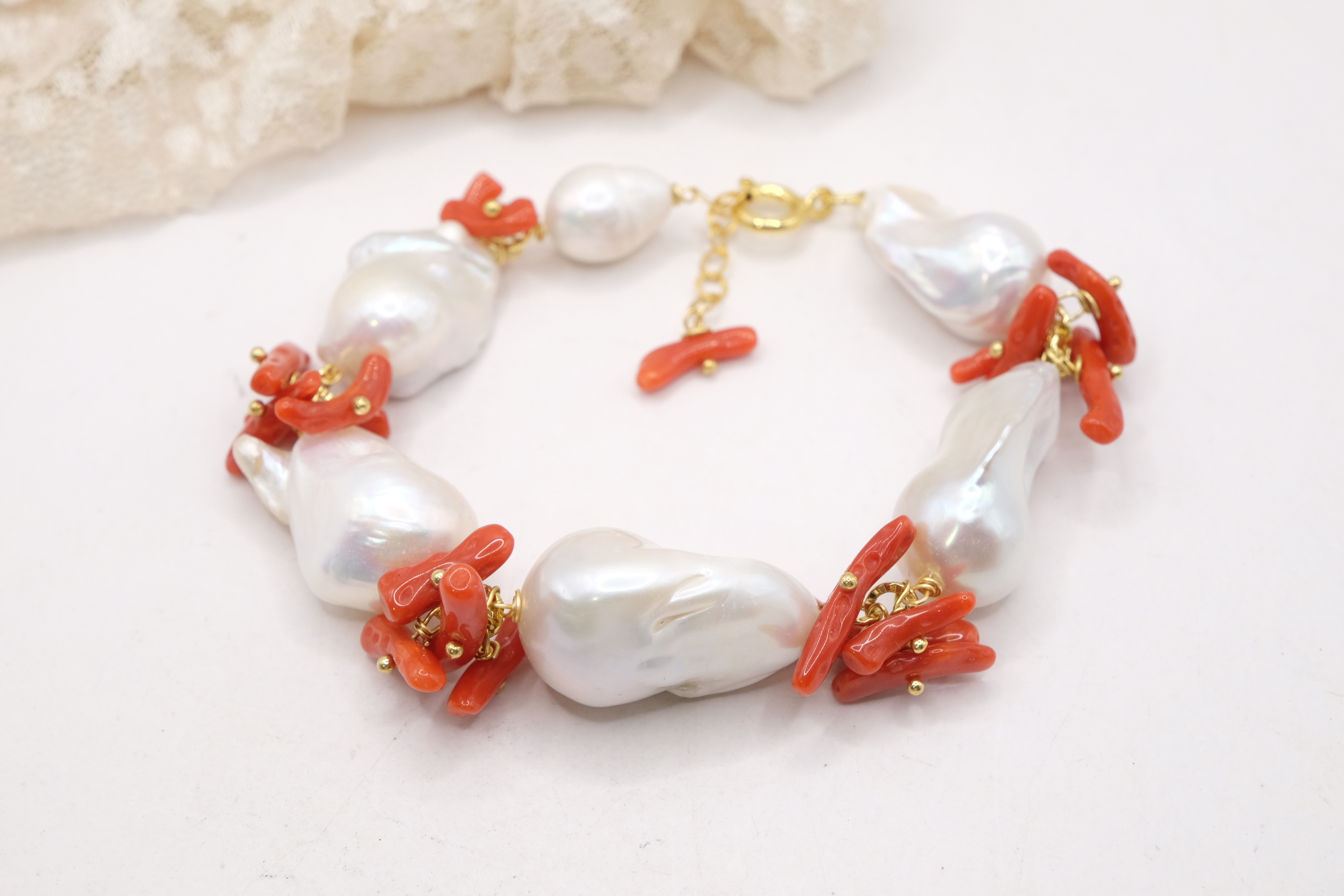 BRACCIALE ARTIGIANALE PERLE NATURALI CORALLO NATURALE ARGENTO 925 PLACCATO ORO (2)