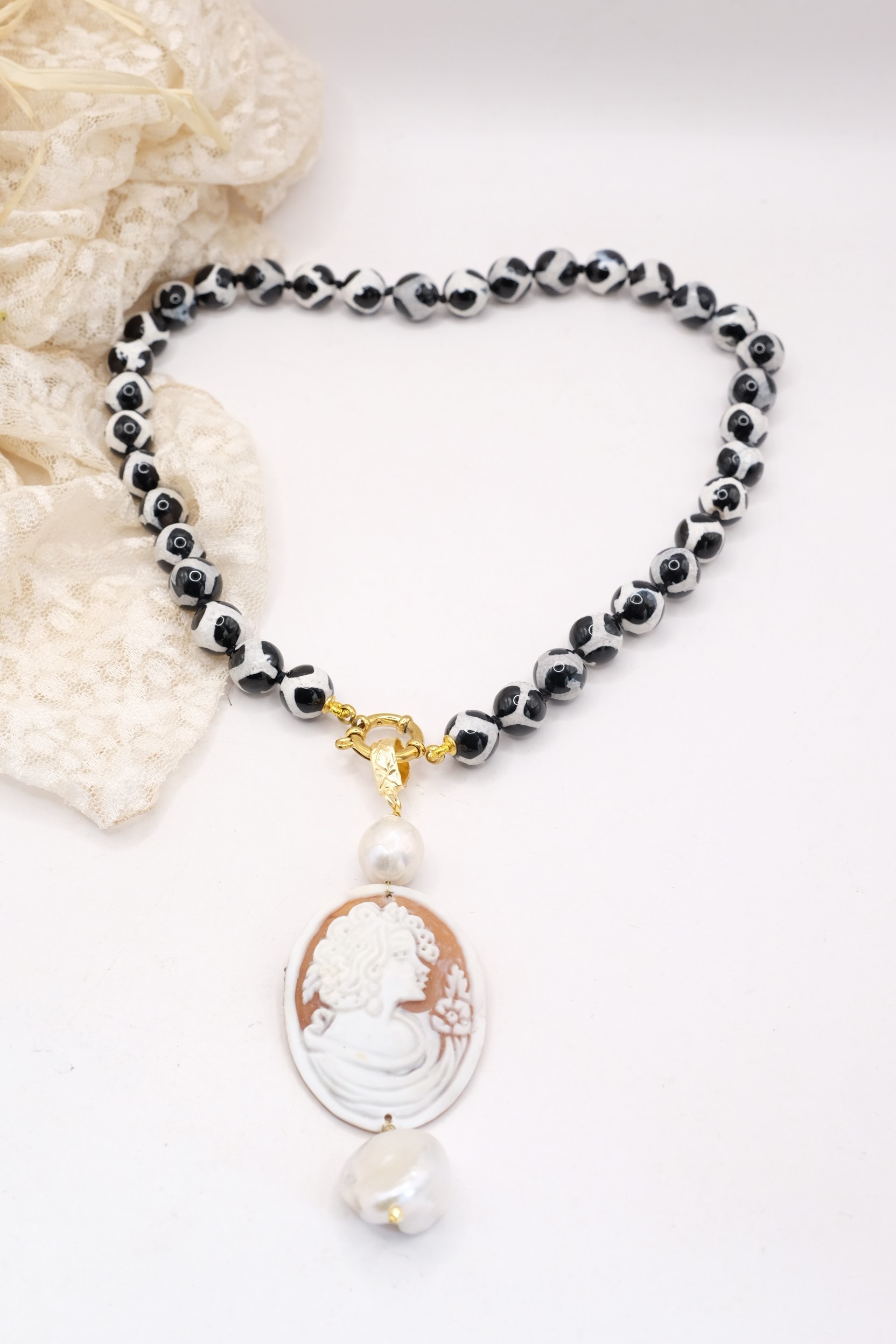 COLLANA ARTIGIANALE AGATA VARIEGATA BIANCO NERO CAMMEO GENUINO TORRE DEL GRECO PERLE NATURALI (1)