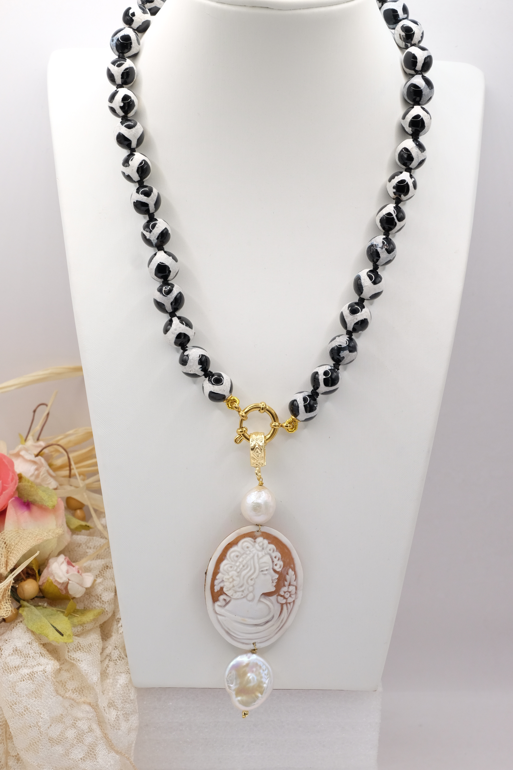 COLLANA ARTIGIANALE AGATA VARIEGATA BIANCO NERO CAMMEO GENUINO TORRE DEL GRECO PERLE NATURALI (2)