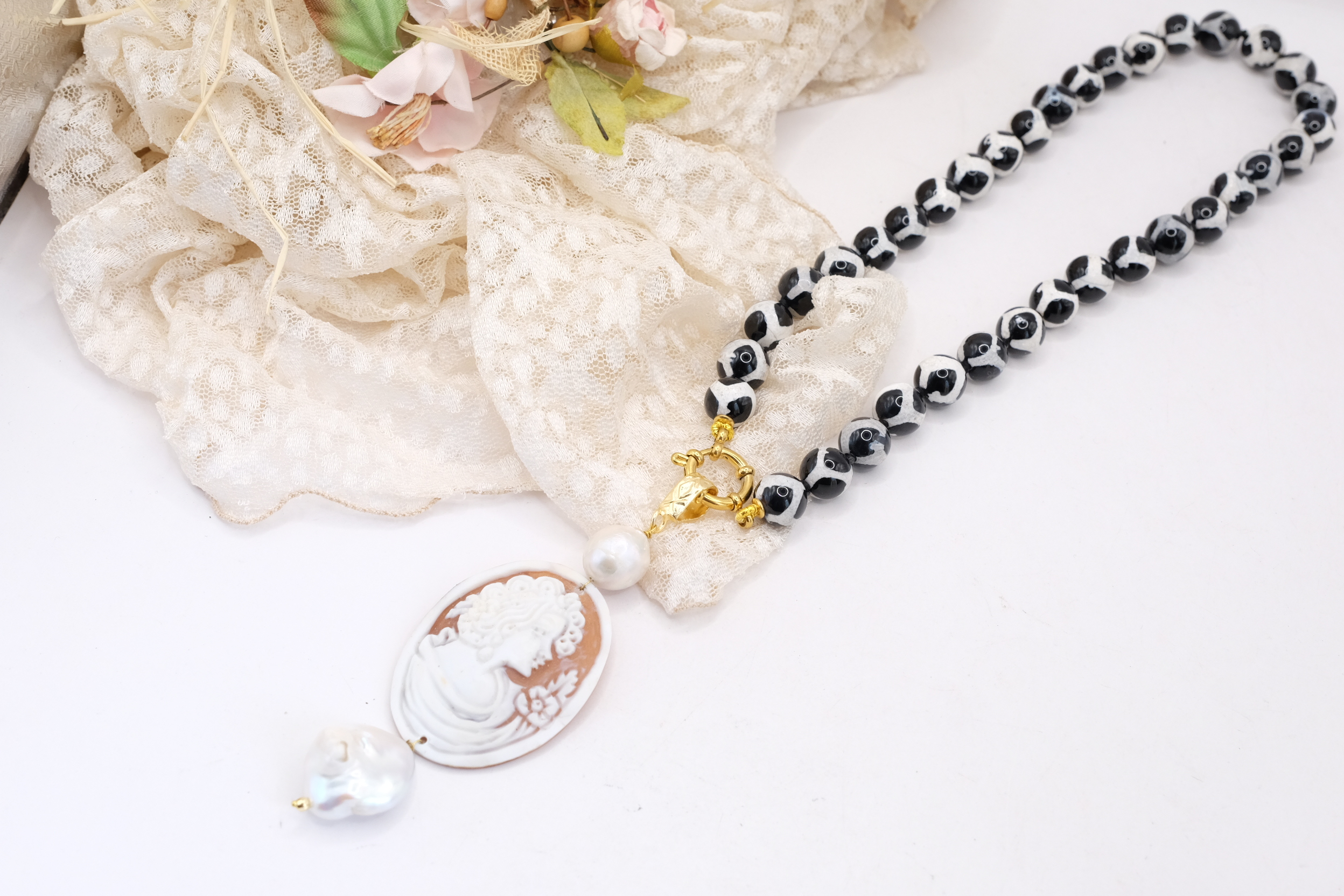 COLLANA ARTIGIANALE AGATA VARIEGATA BIANCO NERO CAMMEO GENUINO TORRE DEL GRECO PERLE NATURALI (3)
