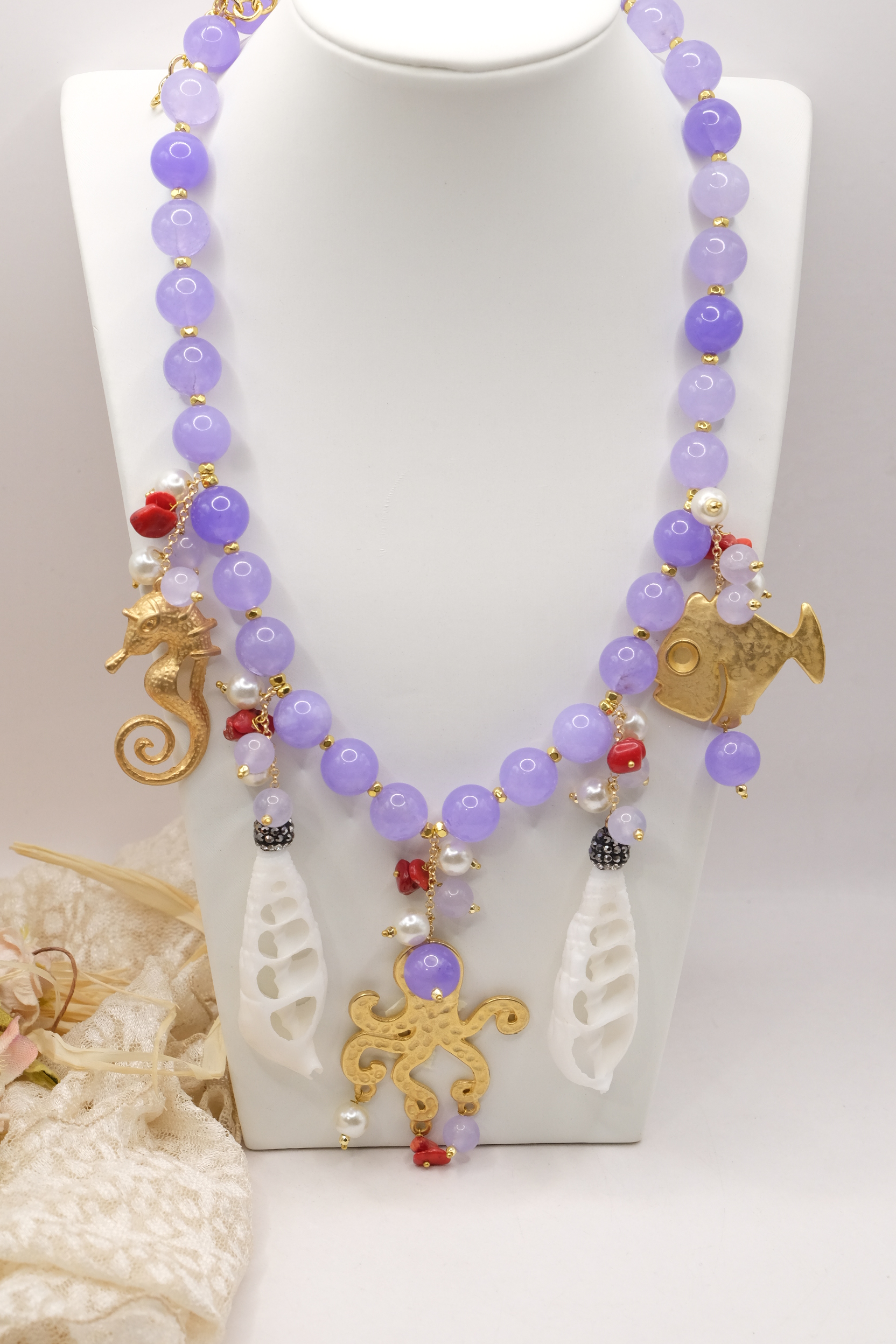 COLLANA ARTIGIANALE GIADA LAVANDA CONCHIGLIE PESCE CAVALLUCCIO POLPO CORALLO PERLE (1)