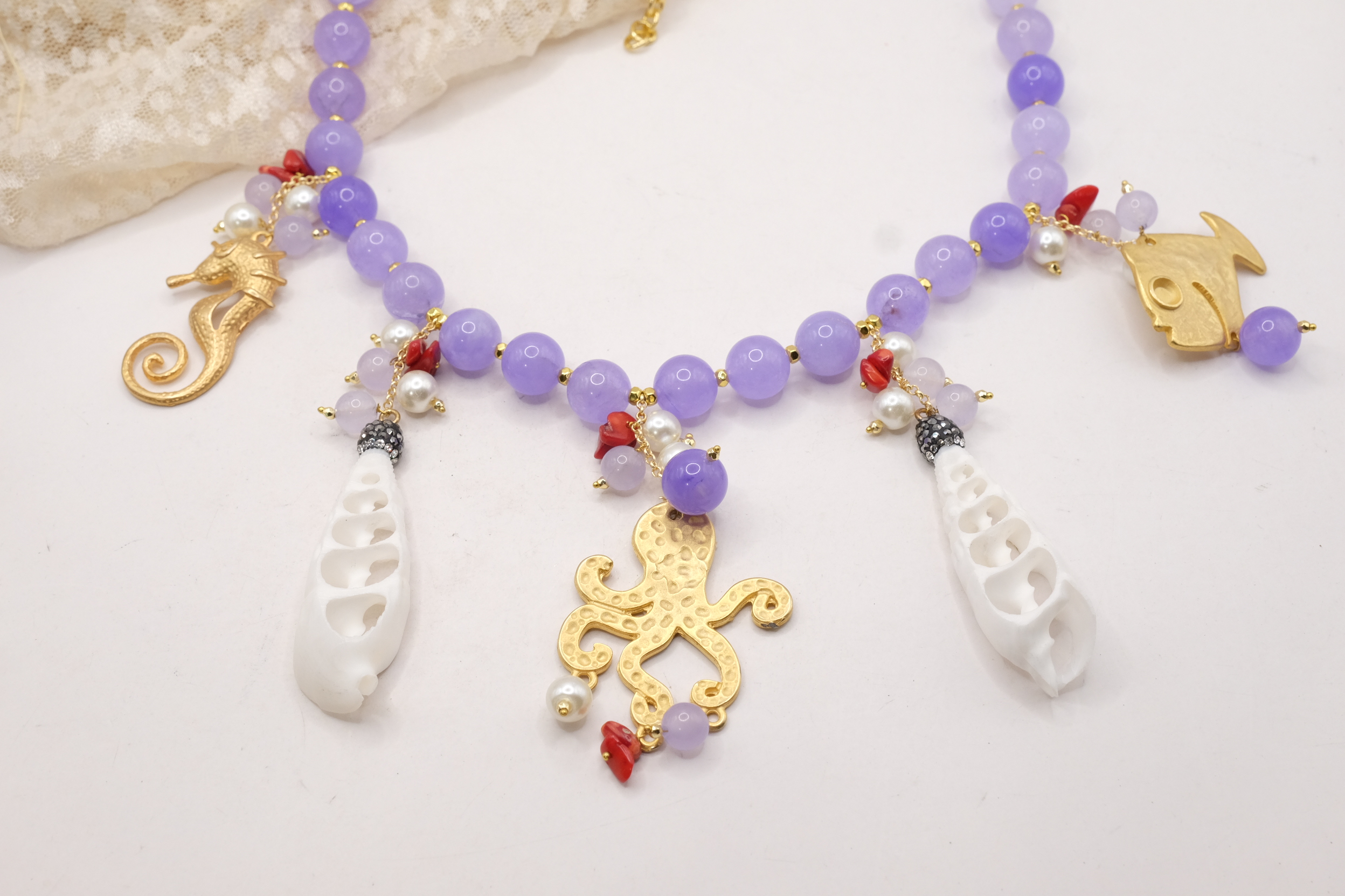 COLLANA ARTIGIANALE GIADA LAVANDA CONCHIGLIE PESCE CAVALLUCCIO POLPO CORALLO PERLE (4)
