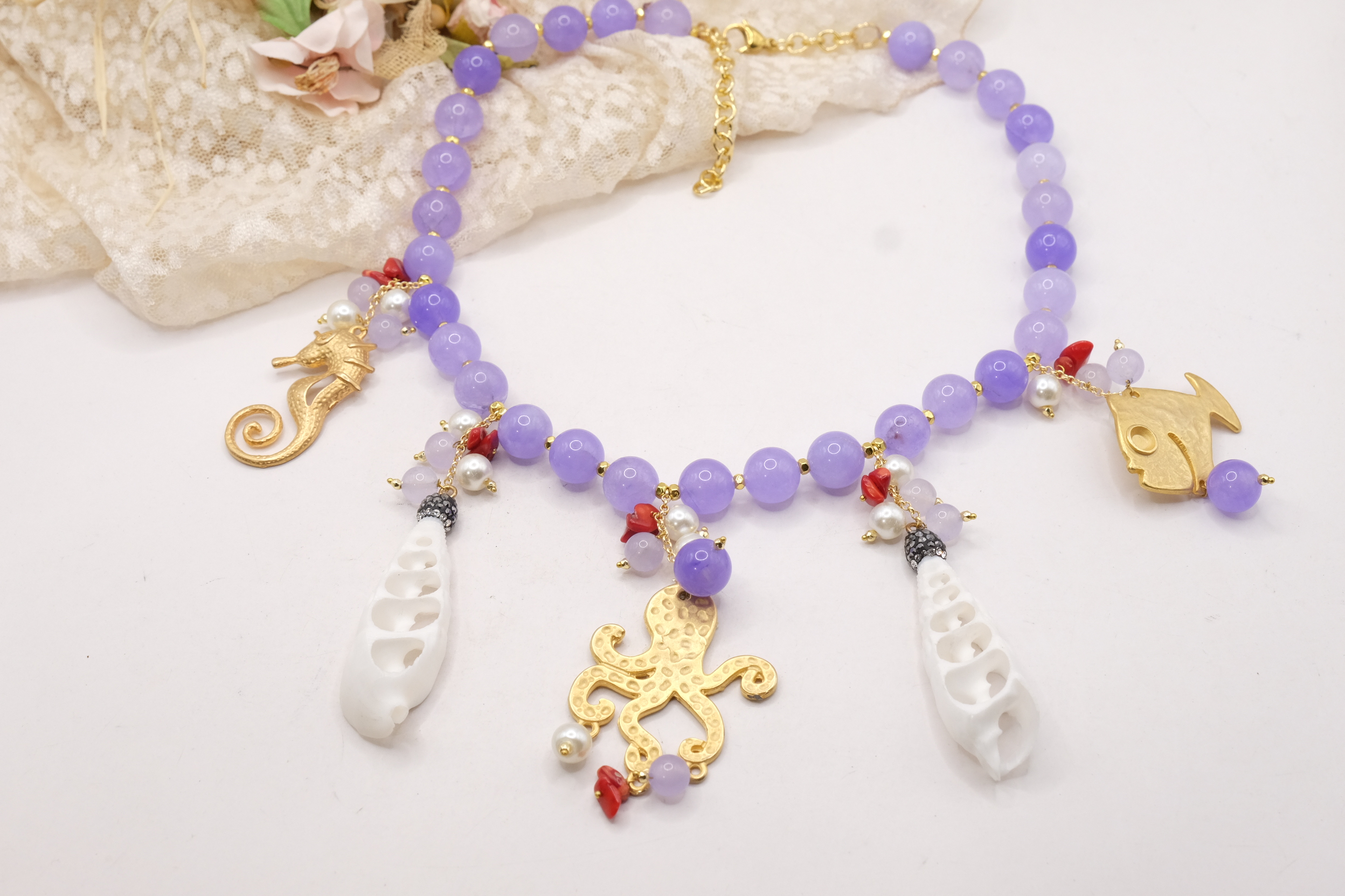 COLLANA ARTIGIANALE GIADA LAVANDA CONCHIGLIE PESCE CAVALLUCCIO POLPO CORALLO PERLE (5)