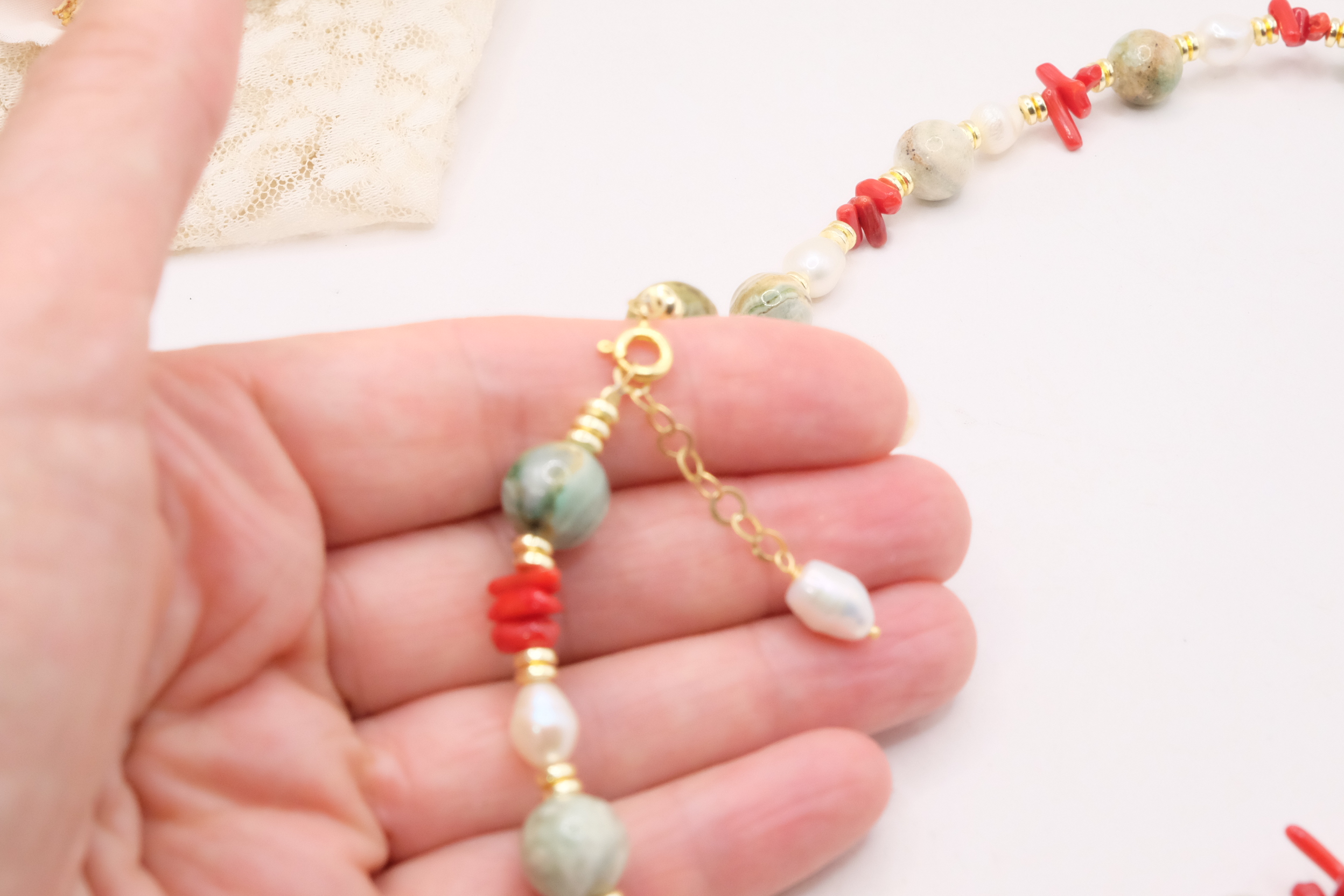 COLLANA ARTIGIANALE KAOLINITE PERLE CORALLO BAMBOO ARGENTO DORATO (4)