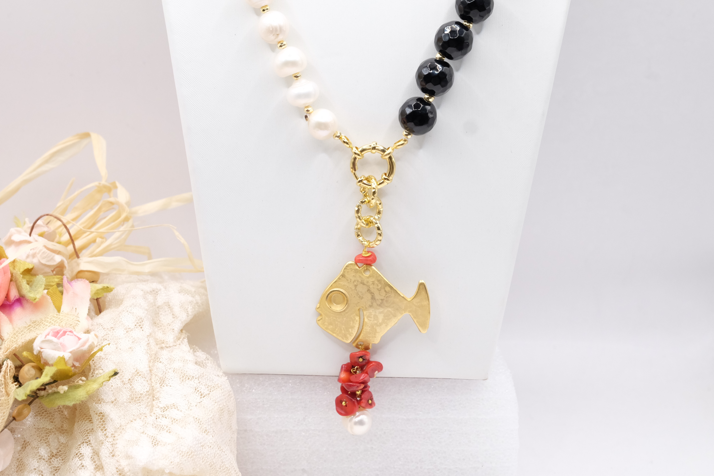 COLLANA ARTIGIANALE ONICE PERLE PESCE PENDENTE CORALLO BAMBOO (3)