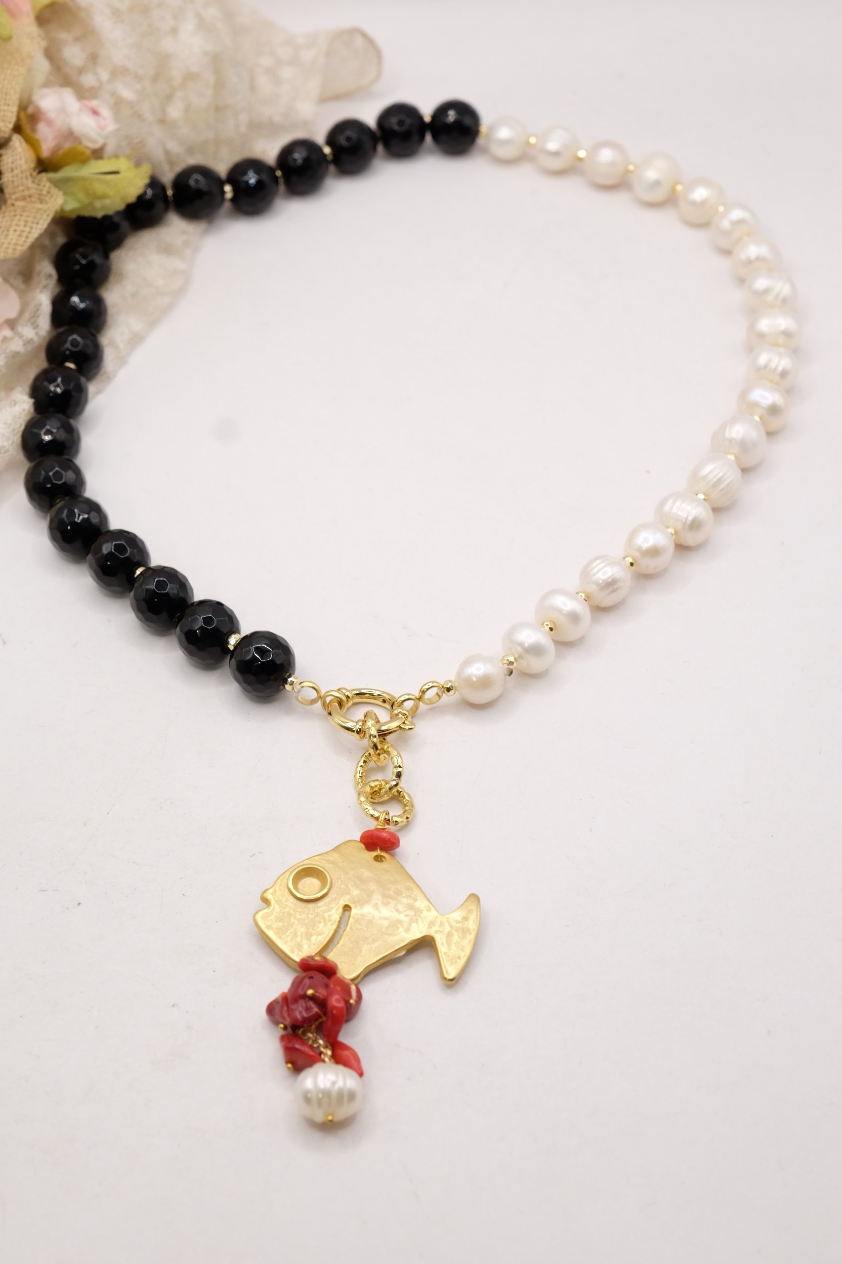 COLLANA ARTIGIANALE ONICE PERLE PESCE PENDENTE CORALLO BAMBOO (6)
