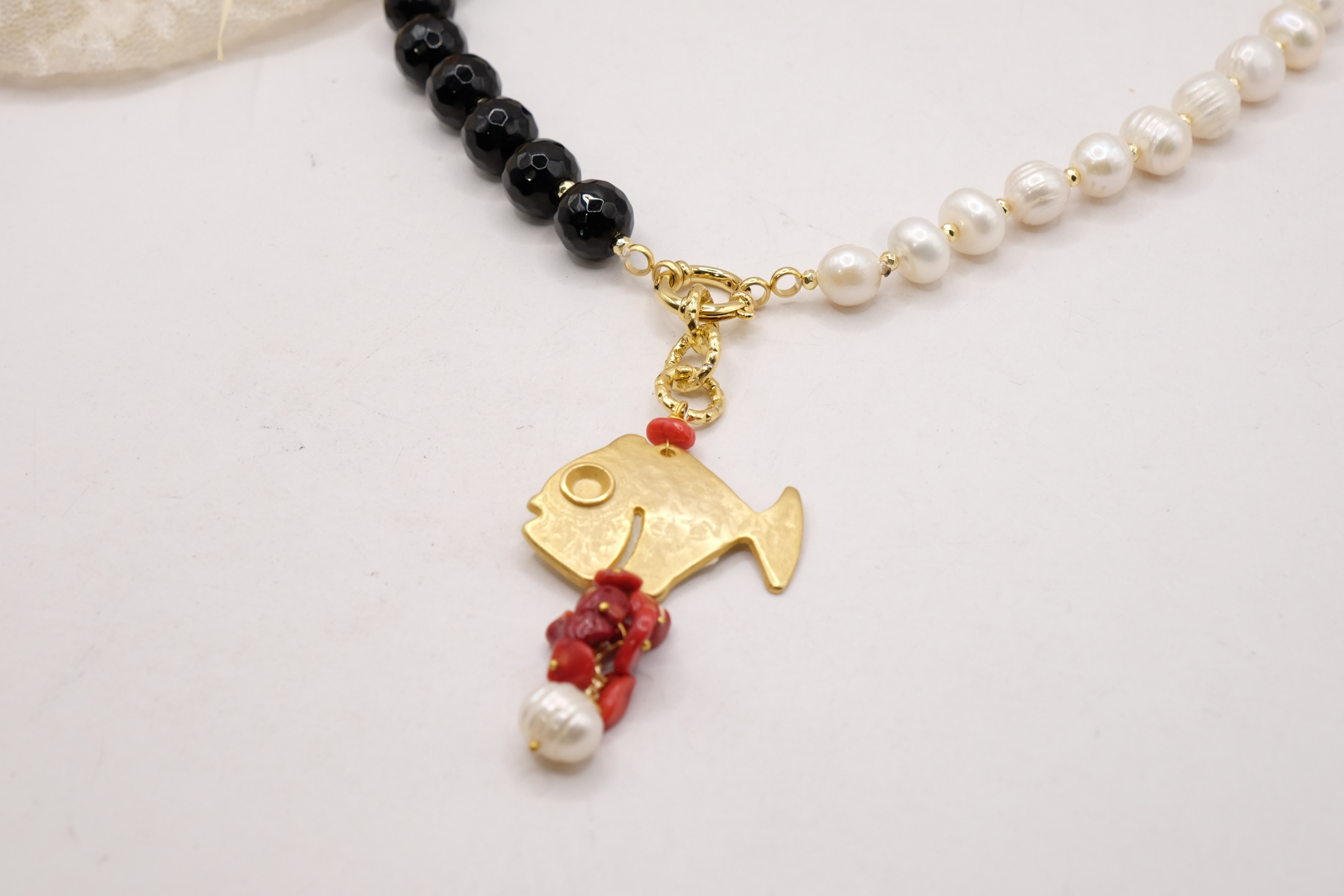 COLLANA ARTIGIANALE ONICE PERLE PESCE PENDENTE CORALLO BAMBOO (7)