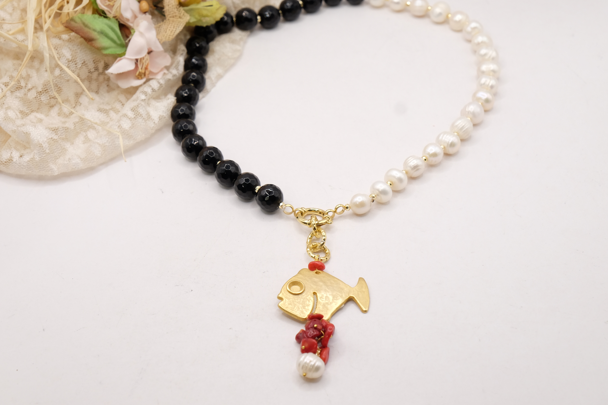 COLLANA ARTIGIANALE ONICE PERLE PESCE PENDENTE CORALLO BAMBOO (8)