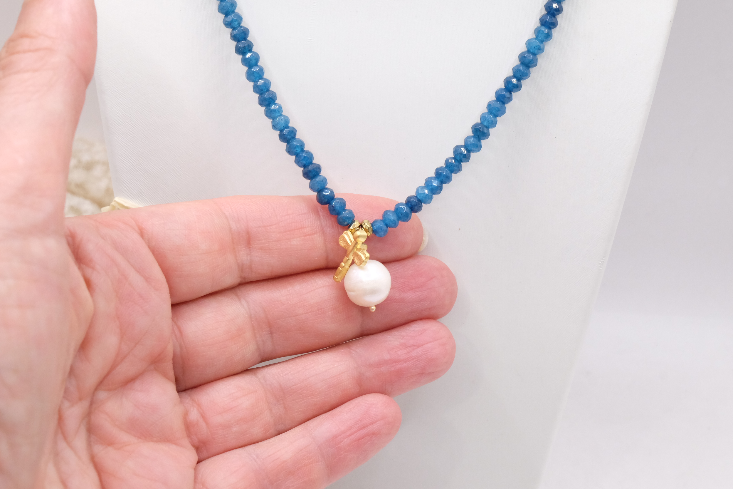 COLLANA ARTIGIANALE RADICE DI ZAFFIRO PERLA NATURALE LIBELLULA MEDIUM BLUE (2)