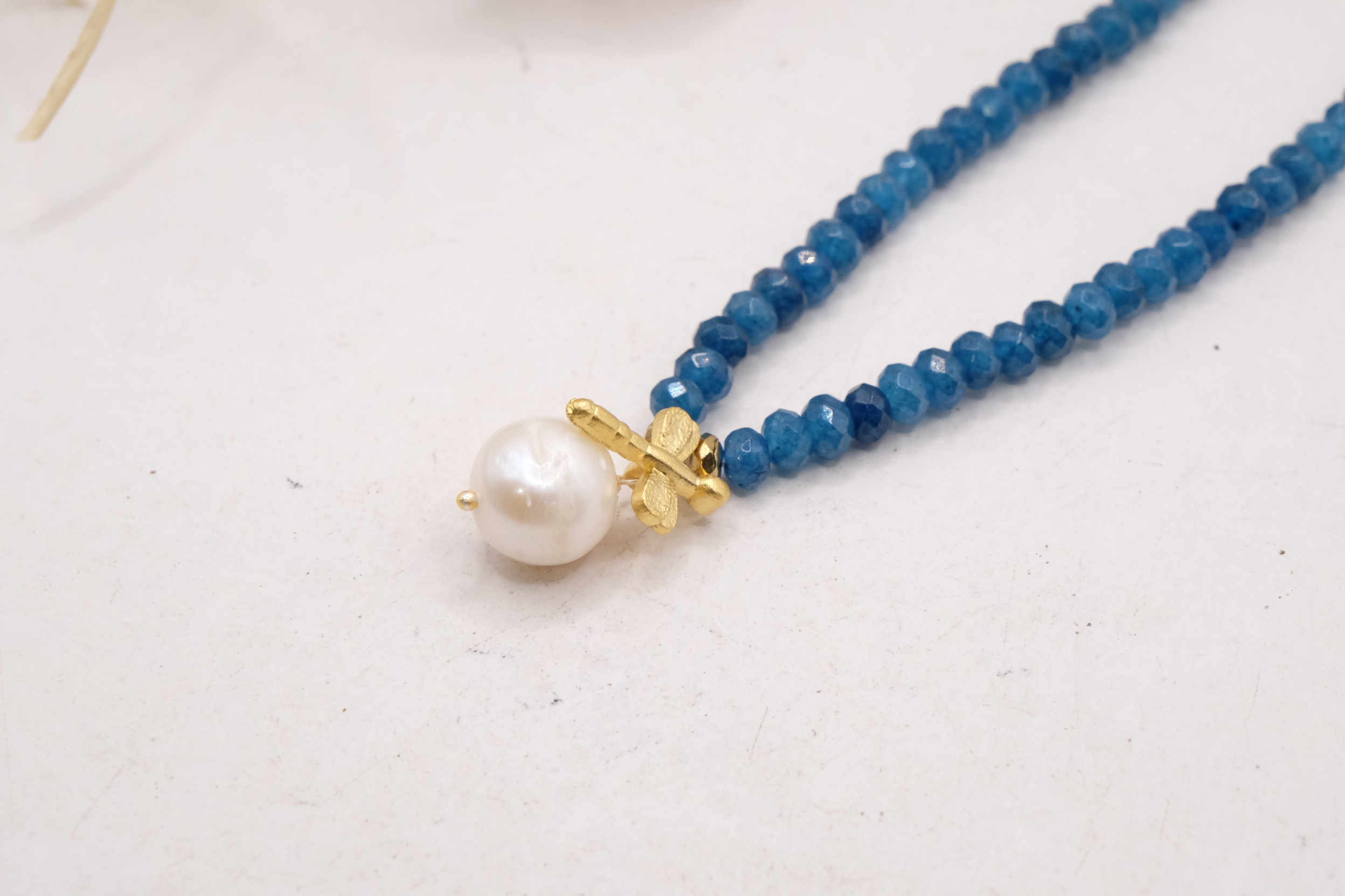 COLLANA ARTIGIANALE RADICE DI ZAFFIRO PERLA NATURALE LIBELLULA MEDIUM BLUE (4)