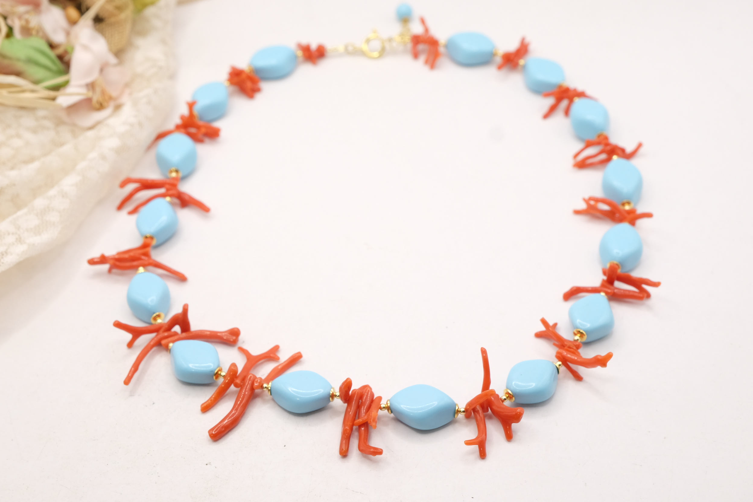COLLANA ARTIGIANALE ROMBI PASTA DI TURCHESE RAMI CORALLO NATURALE DEL MEDITERRANEO ARGENTO DORATO (3)