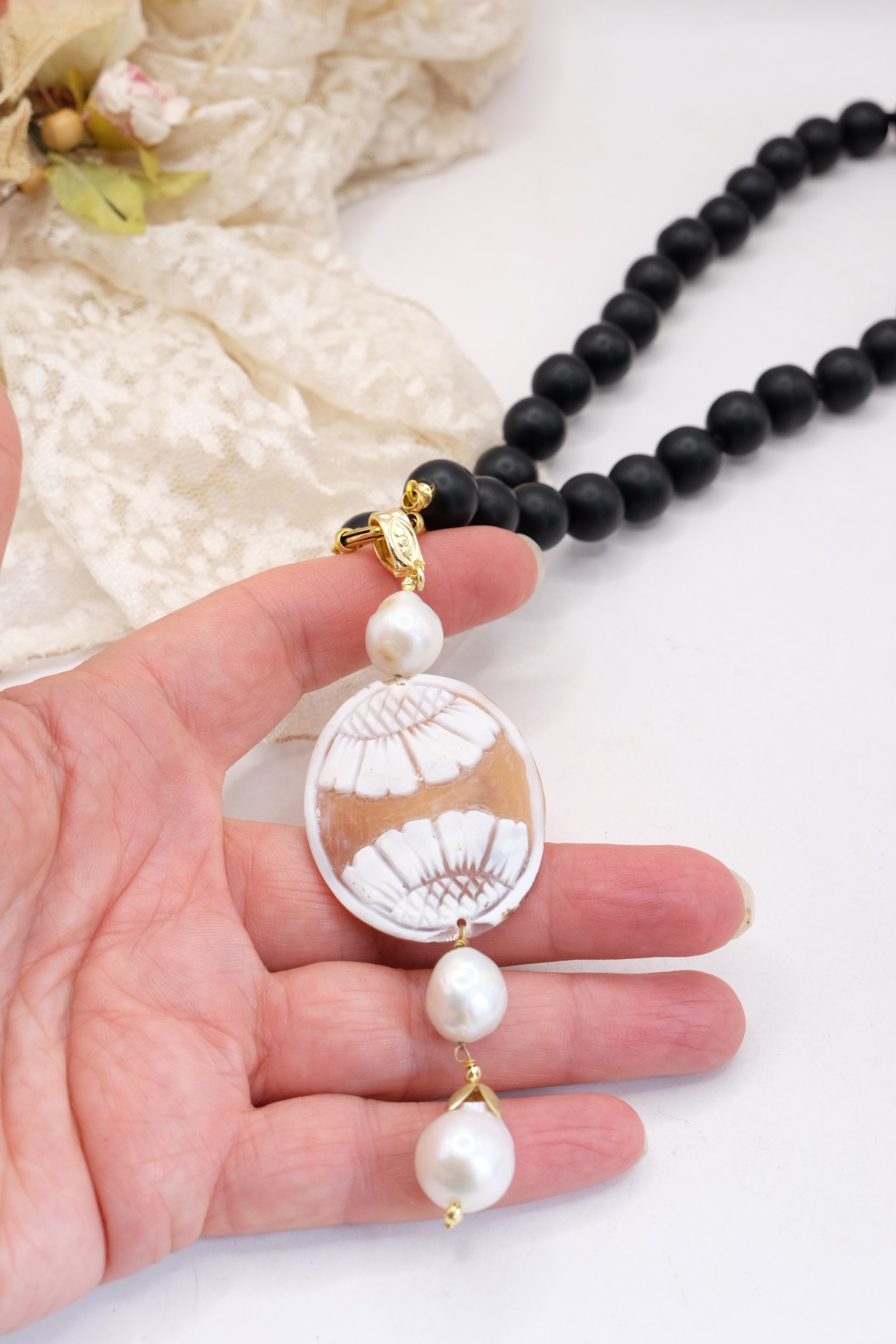 COLLANA CON PENDENTE CAMMEO TORRE DEL GRECO PERLE ARTIGIANALE LAVA PIETRA LAVICA (1)