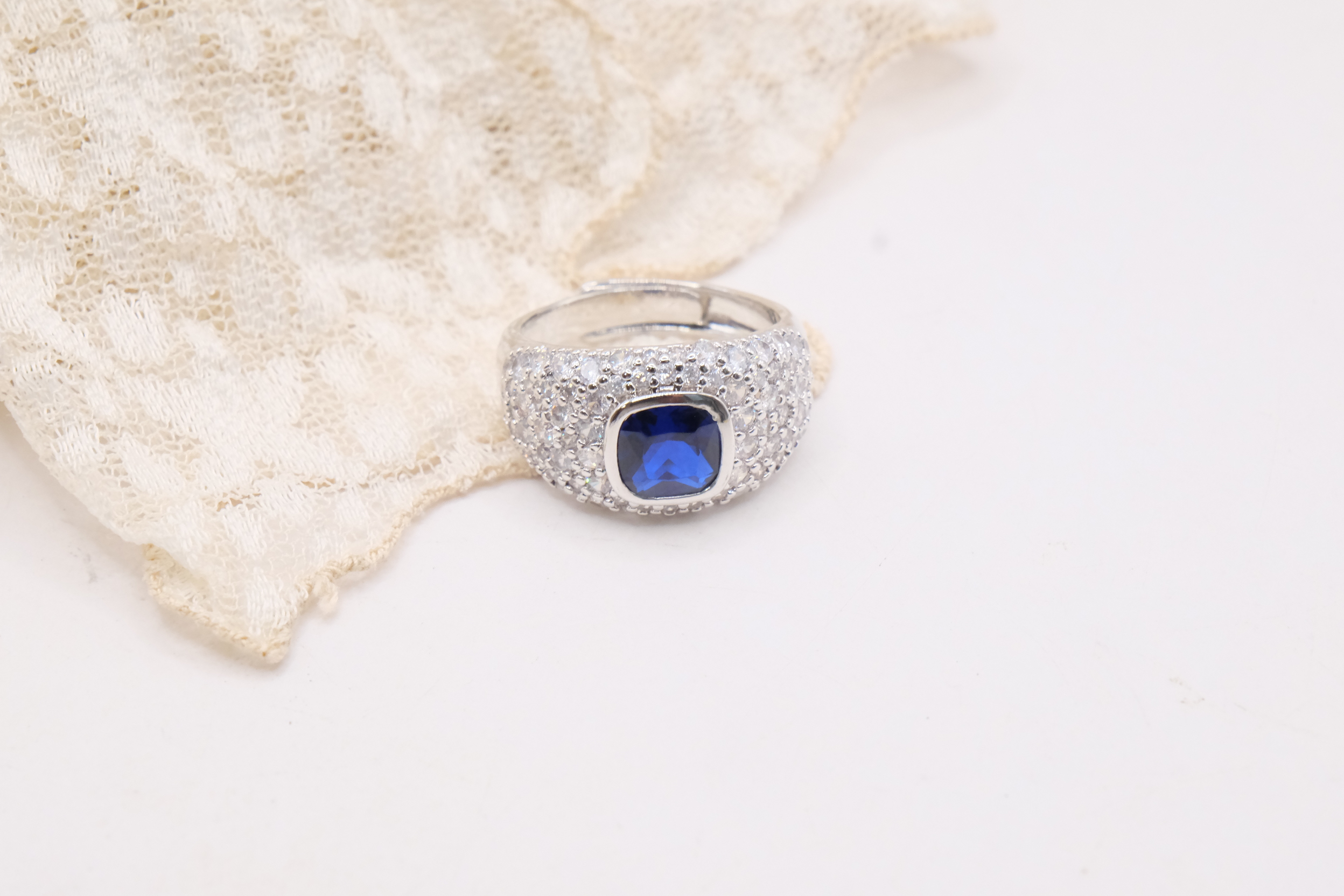ANELLO FASCIONE ZIRCONI ZAFFIRO CHIARO RUBINO SMERALDO REGOLABILE (10)