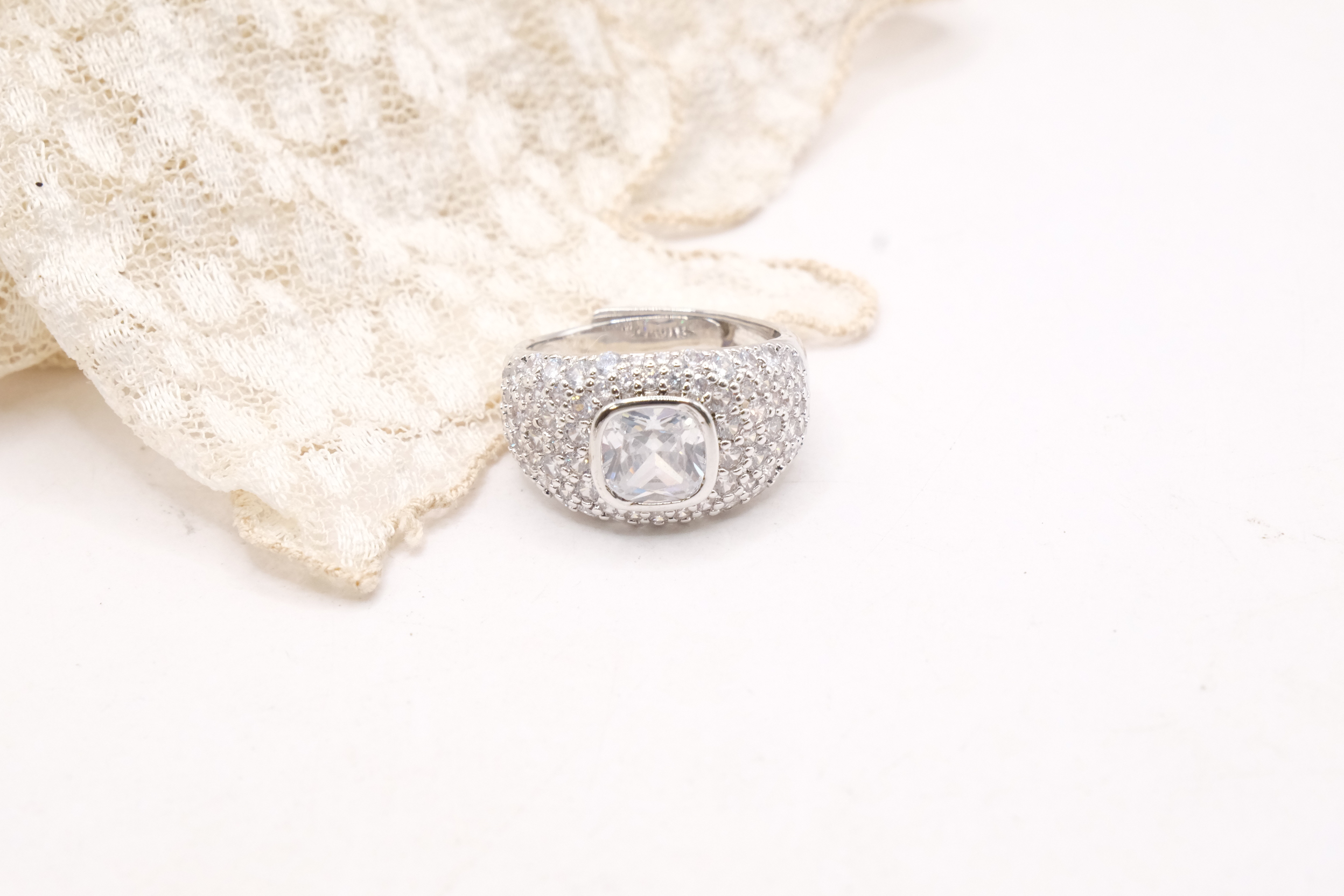 ANELLO FASCIONE ZIRCONI ZAFFIRO CHIARO RUBINO SMERALDO REGOLABILE (12)